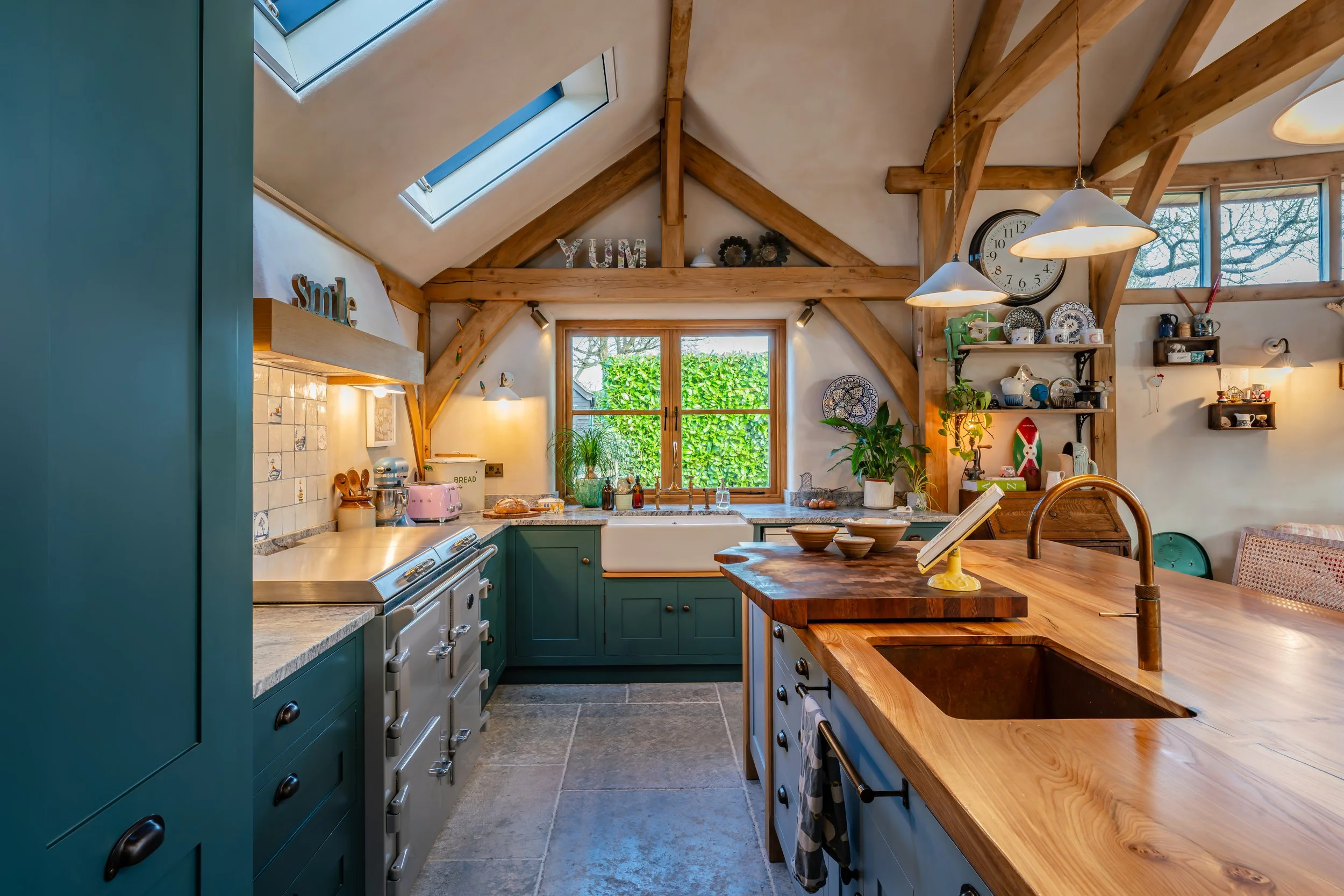 Hampshire-Greatham-Paninted-Timber-Kitchen-00012.jpg