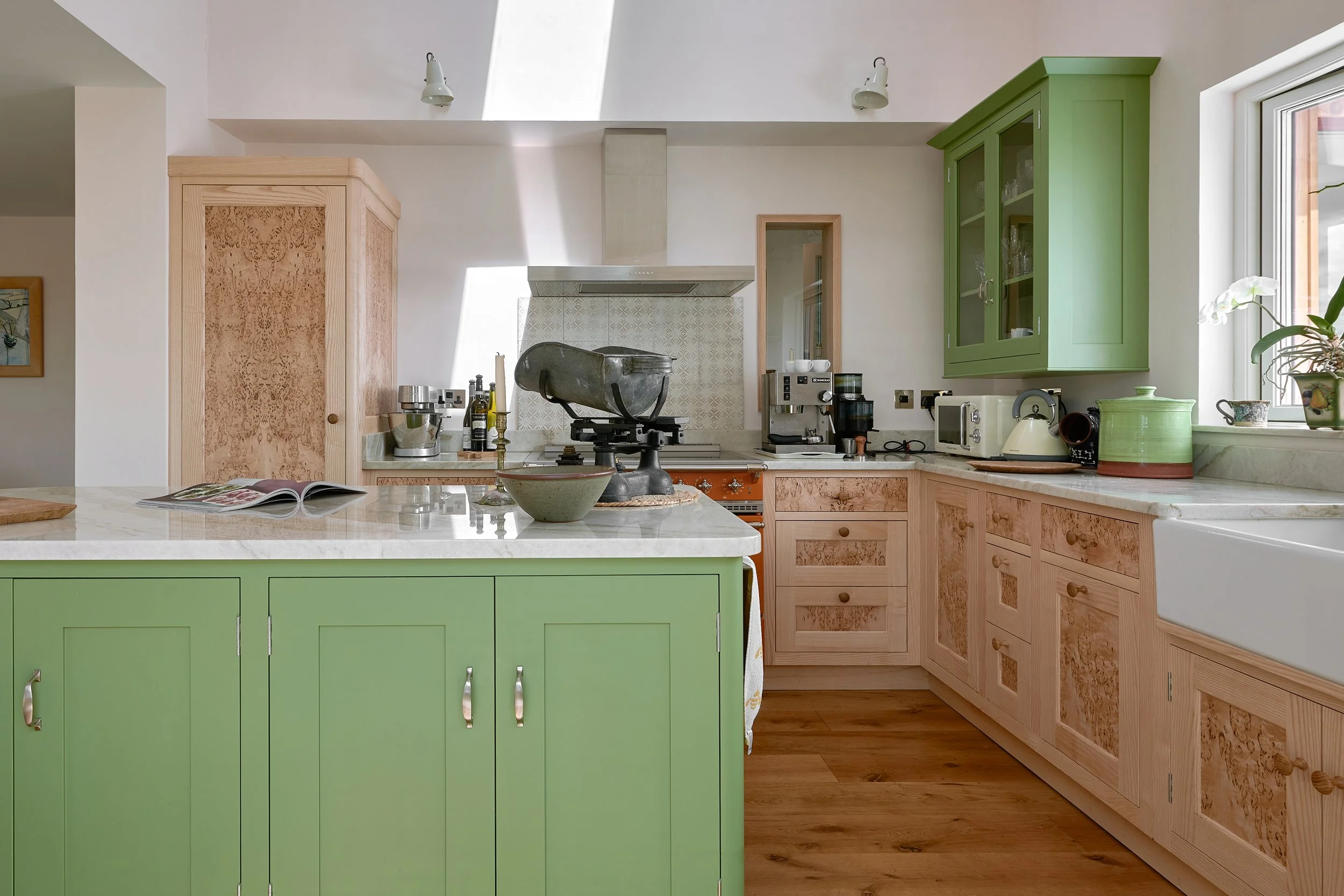 Hampshire-Selbourne-Timber-Painted-Kitchen-00011.jpg