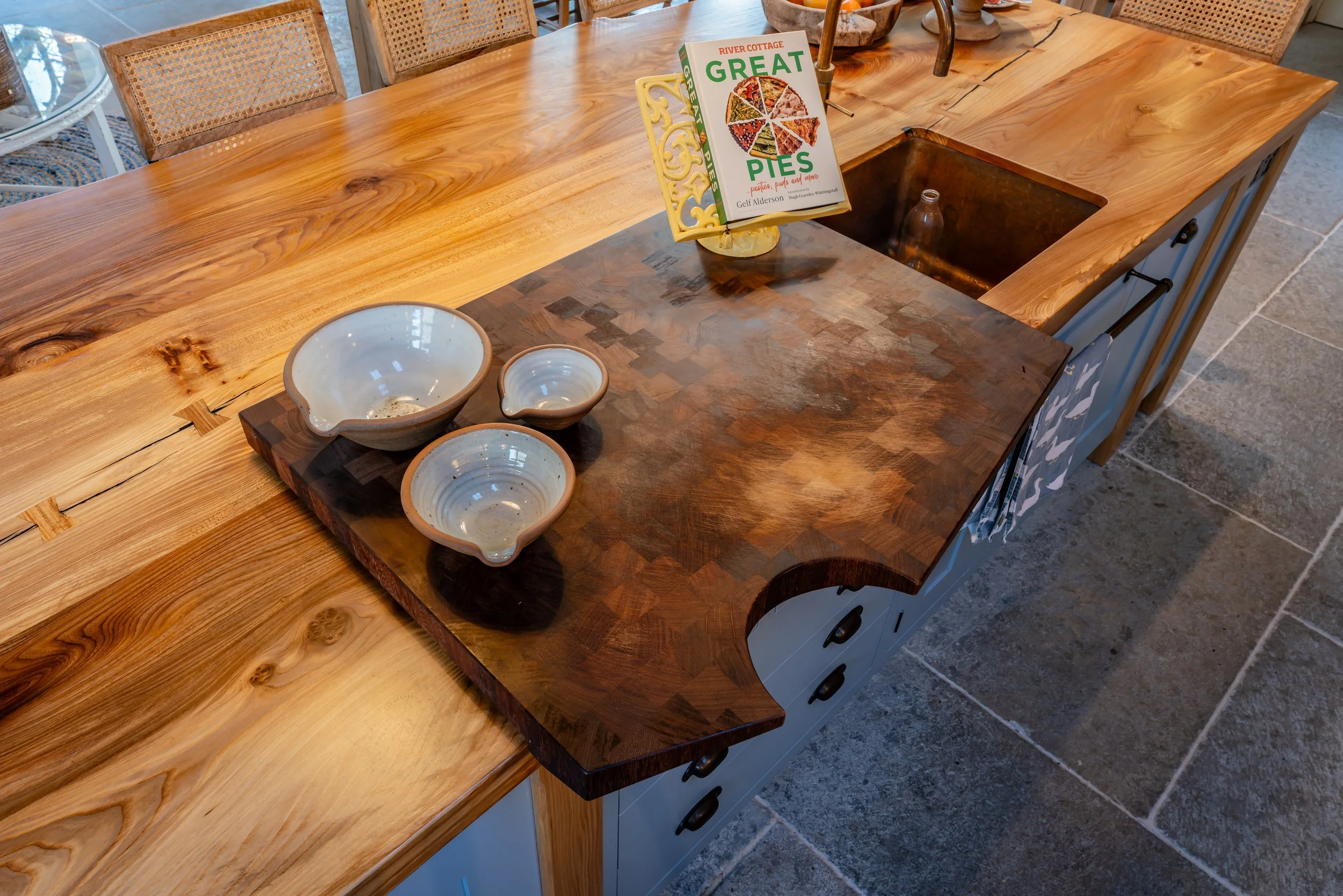 Hampshire-Greatham-Paninted-Timber-Kitchen-00050.jpg