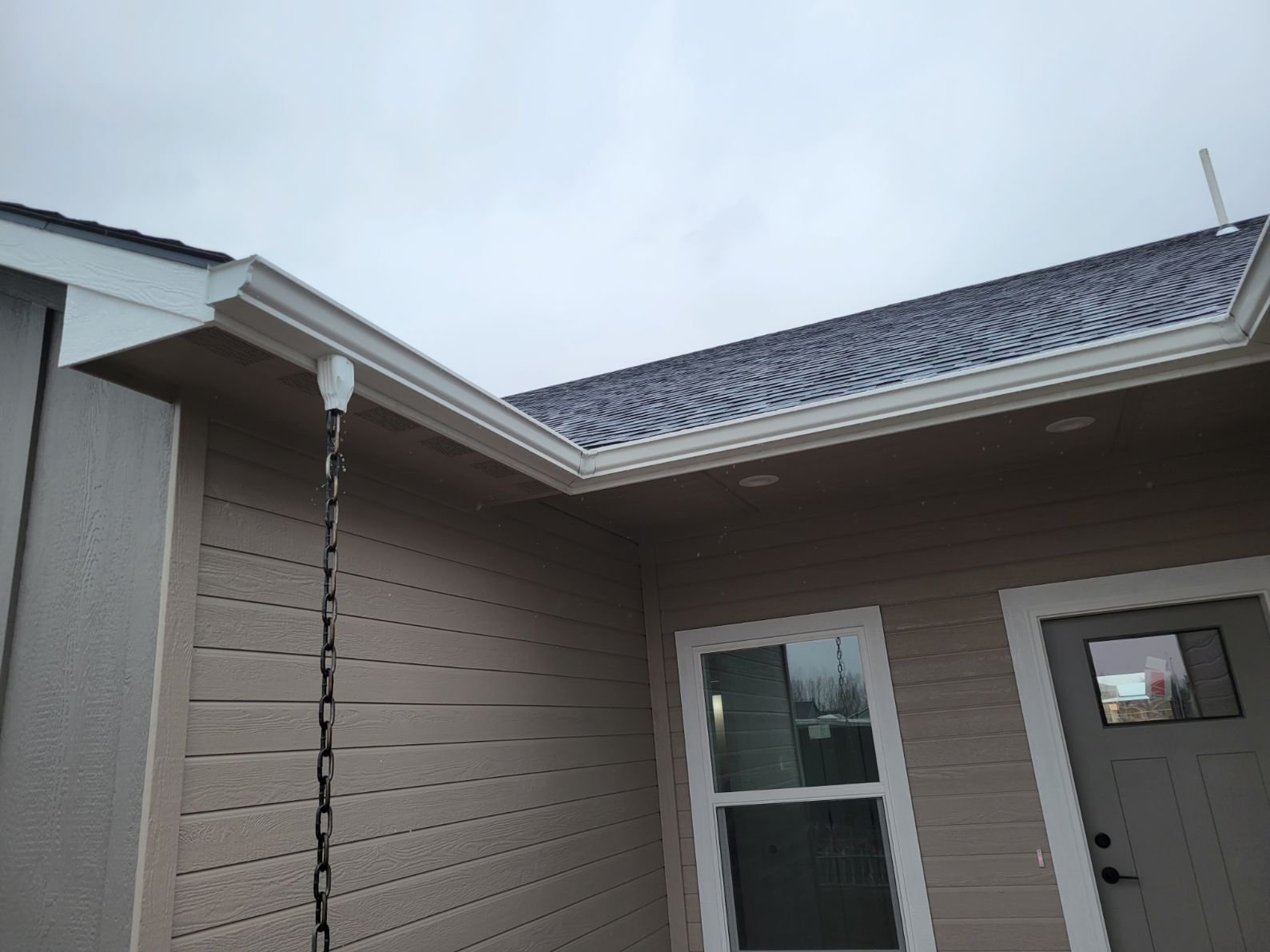 white-rain-gutter.jpg