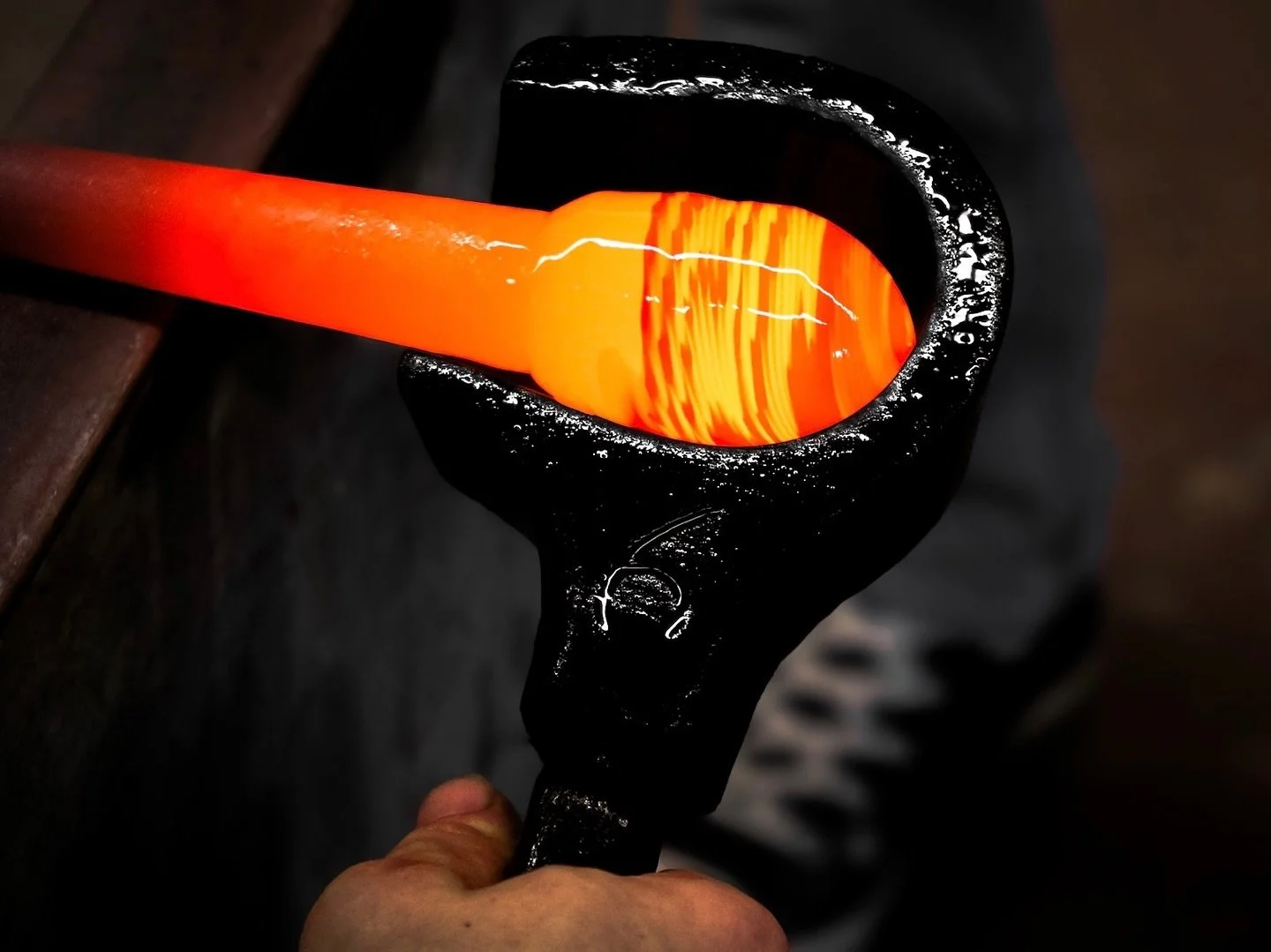 Swirlin&rsquo; Saturdays. 
#glassblowingprocess #glassblowing #processshot #softglass #glassblowersofinstagram #glasscoast #floridaartist