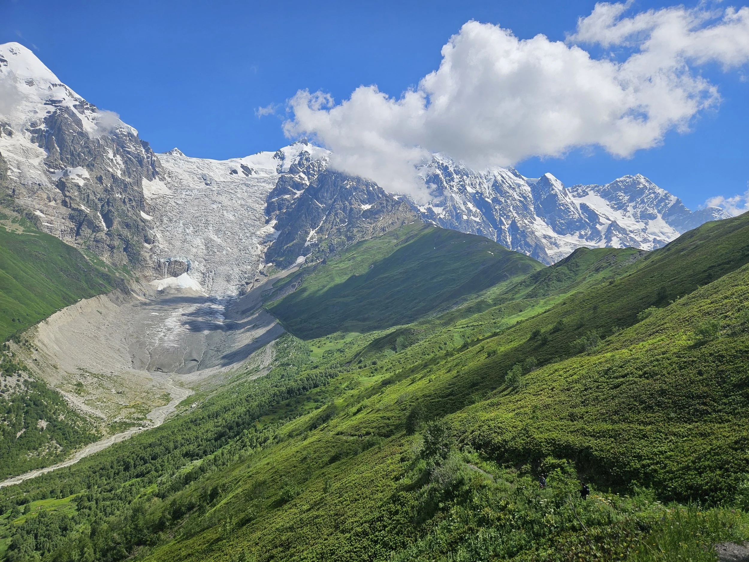 Svaneti hike Usghili wandelen berg