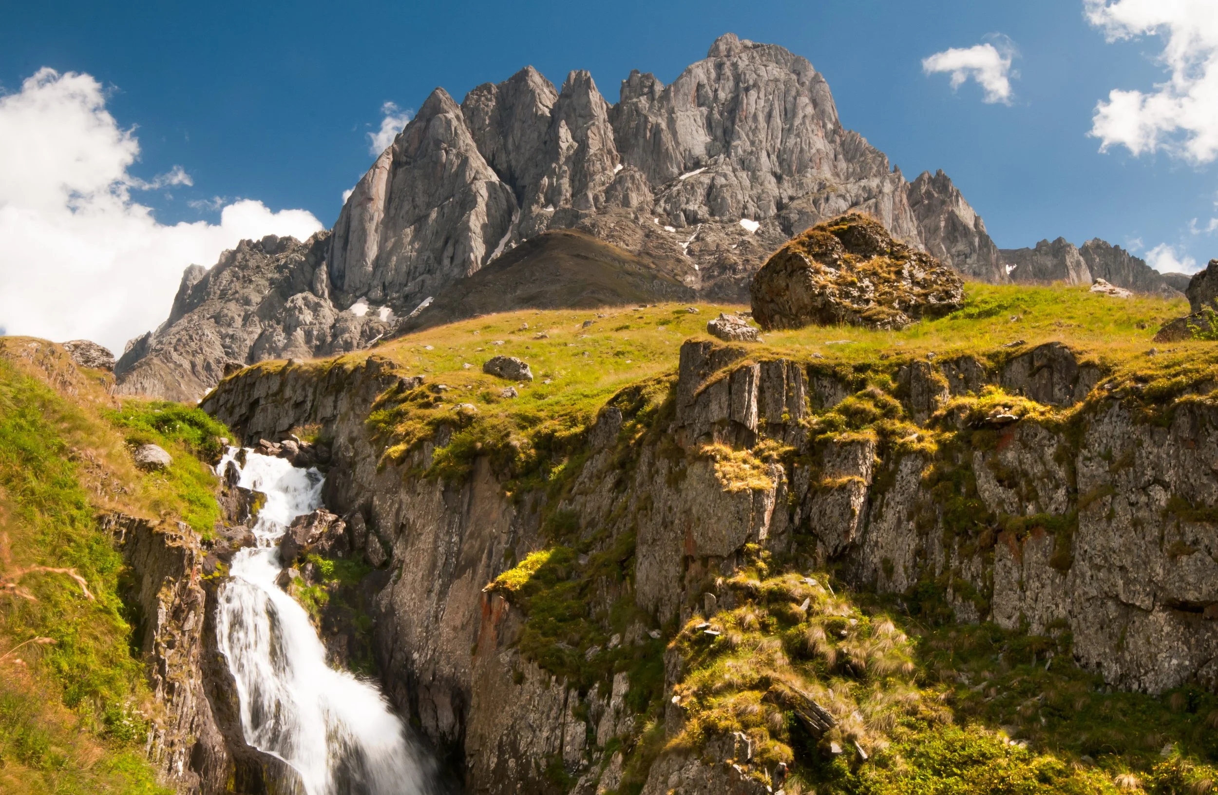 Svaneti hike Usghili wandelen berg