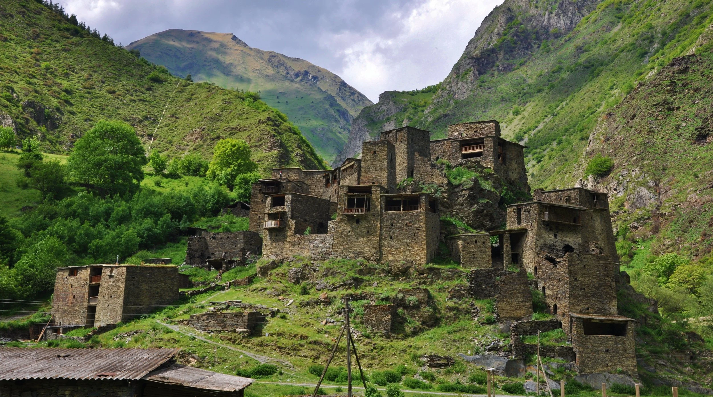 Svaneti bergen wandelen hike Ushguli