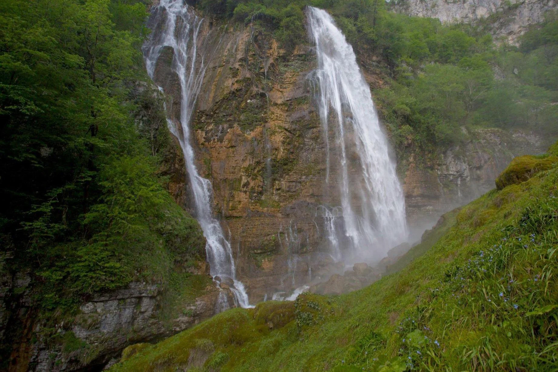 Svaneti hike Usghili wandelen berg
