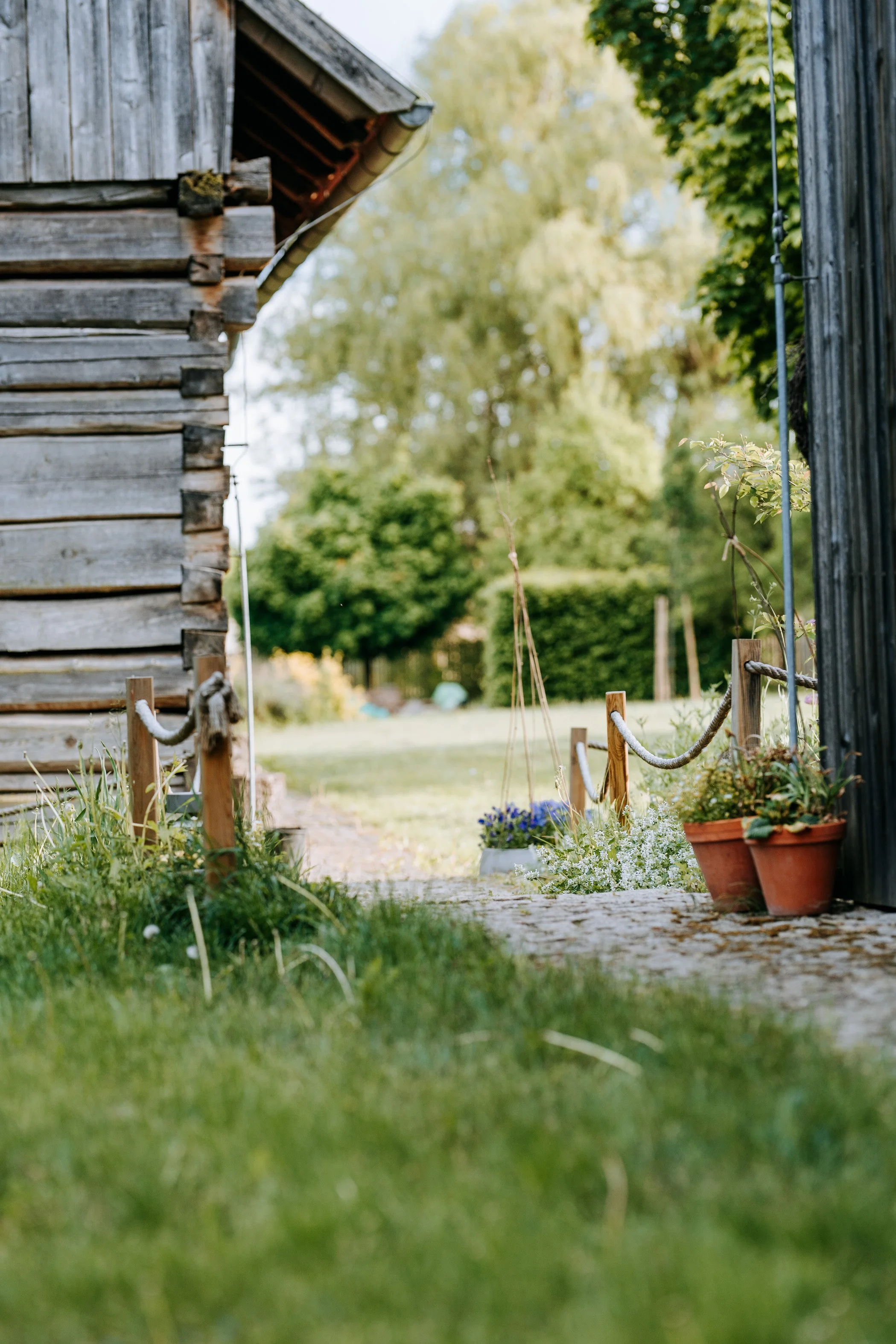 místo na focení střední Čechy moderní dům a roubenka