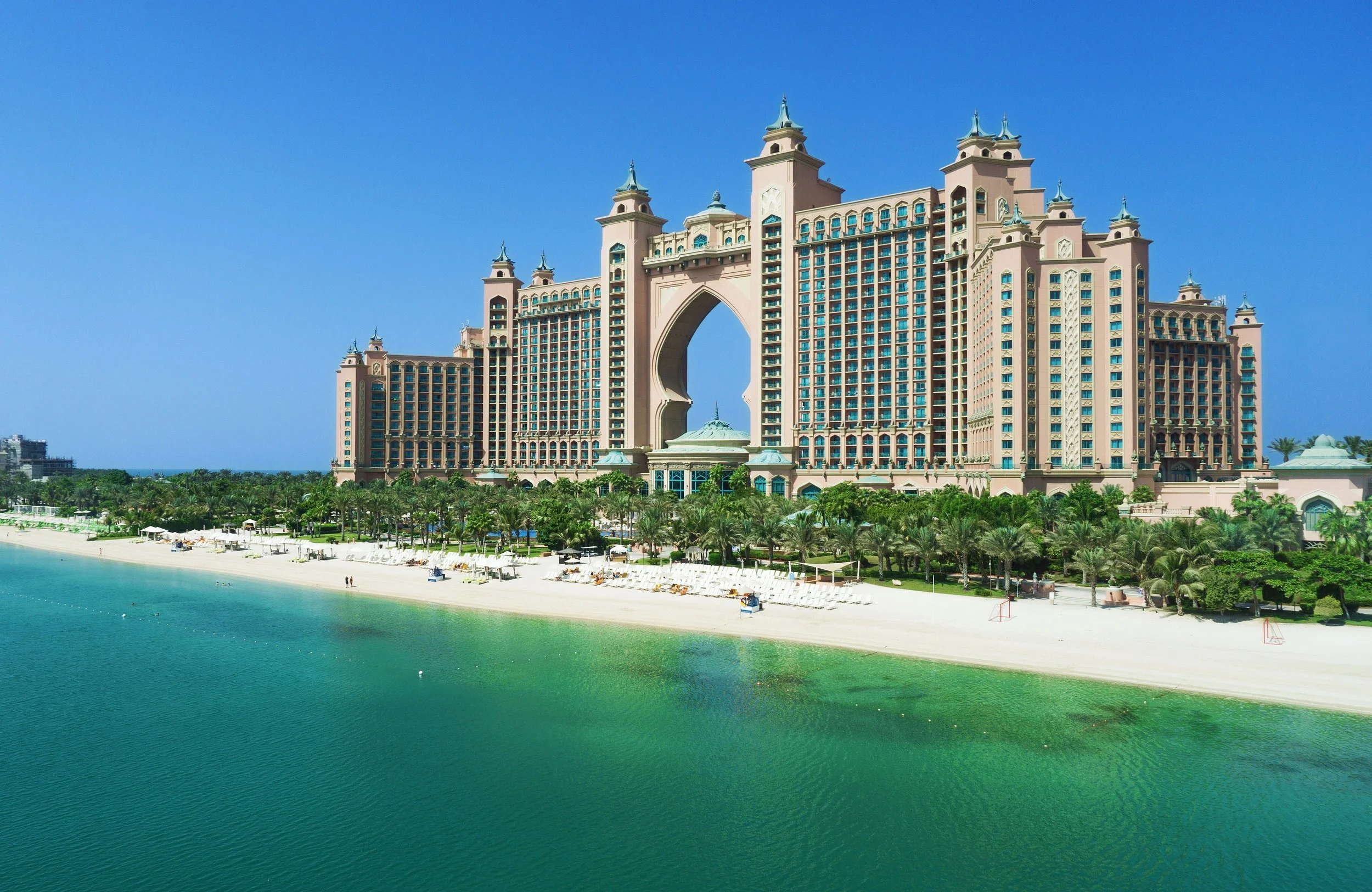 the-palm-jumeirah-and-atlantis-hotel-in-dubai--614620458-5c89343cc9e77c0001423014.jpg