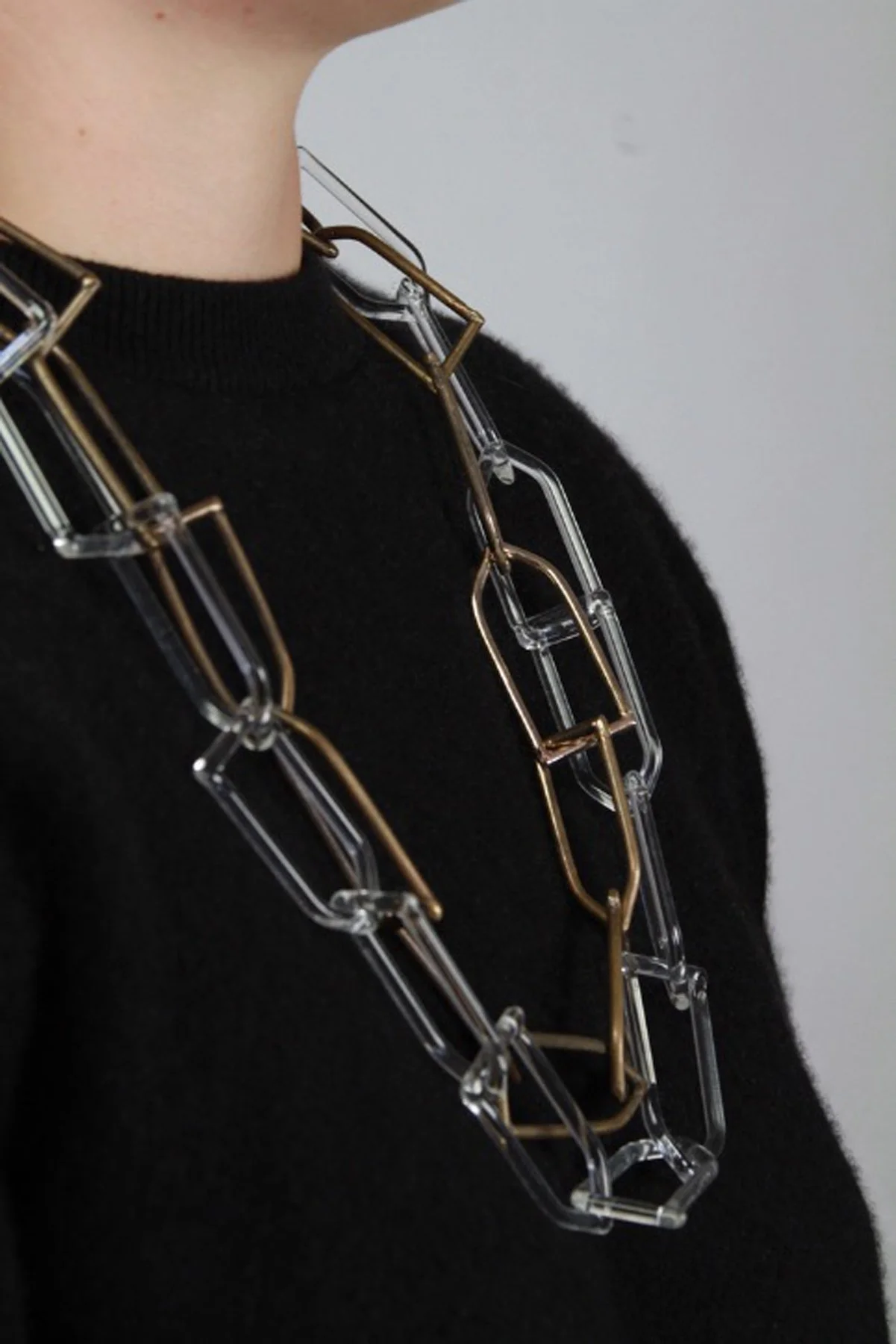  Untitled , Pair of chains, 2022 Bronze and glass 