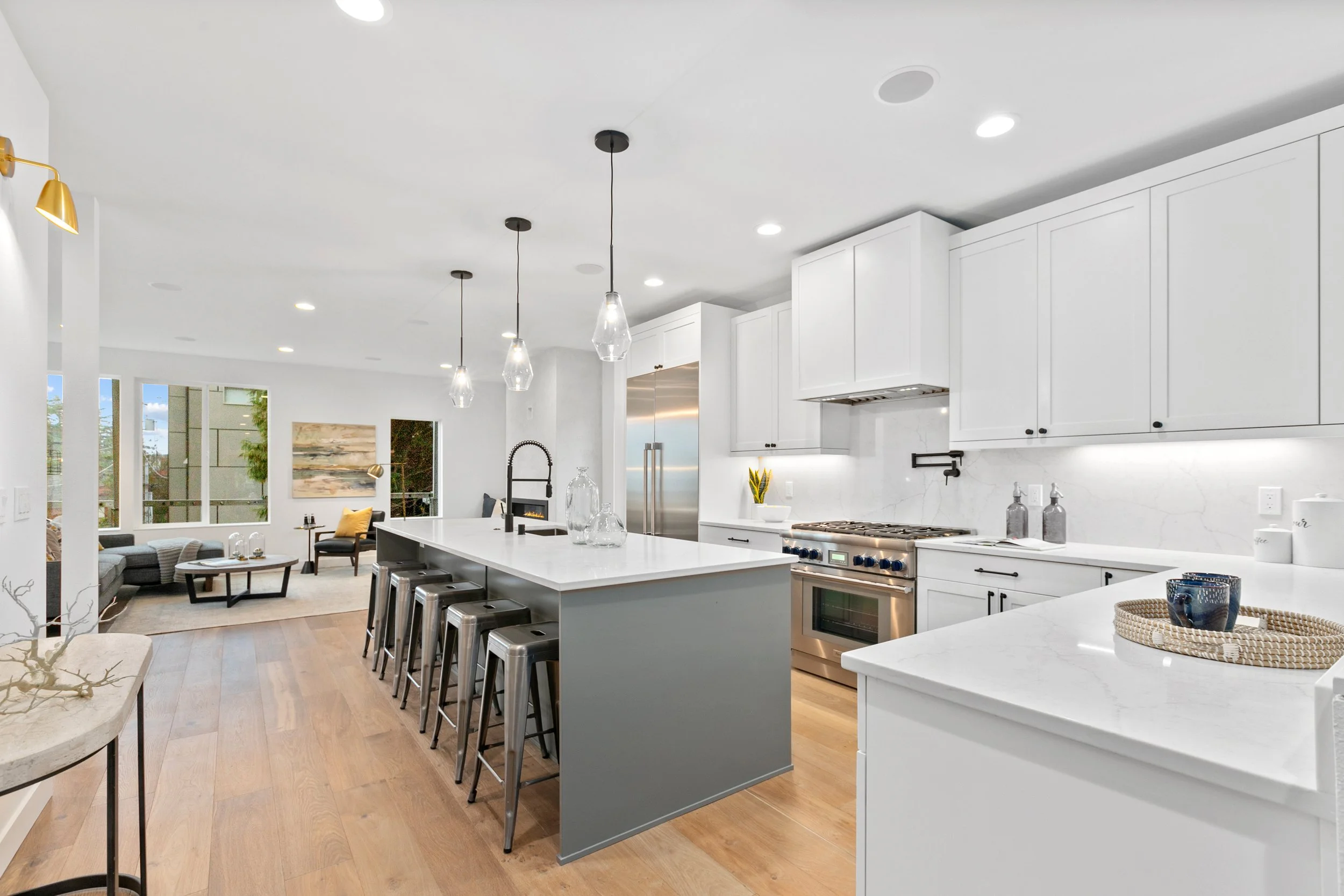 2425 W Crockett St Seattle (10 of 69).jpg