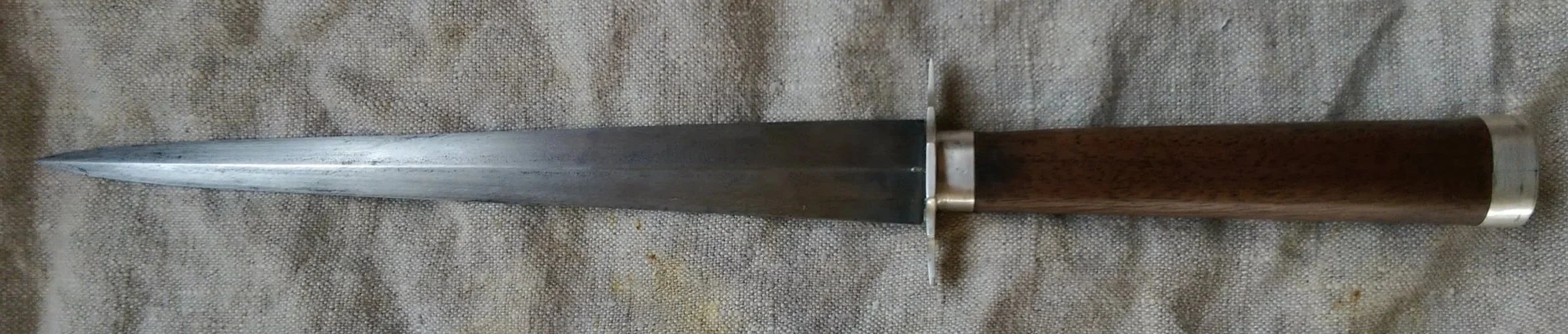 Forged to impress: dagger with silver finishing.