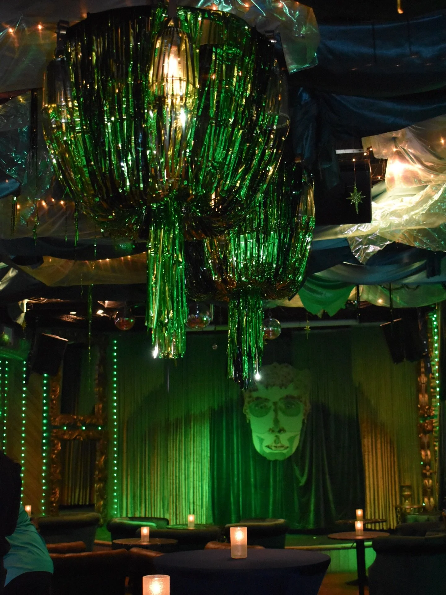 ❇️ Emerald City ❇️

Visit the Wizard for specialty cocktails &amp; tasty bites!

📍The Highnote @hampandharrys 
Marietta Square