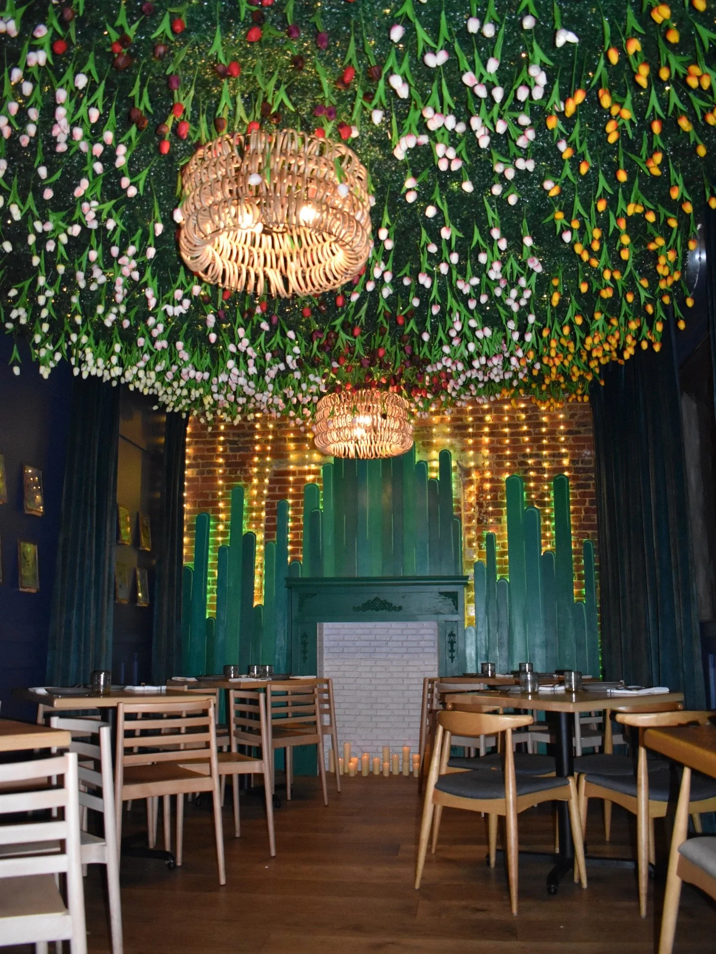 Today is the day! Hamp &amp; Harry&rsquo;s is open for lunch and dinner for the first official start day of the Wizard of Oz pop-up! New menus, new drinks, and new decor!