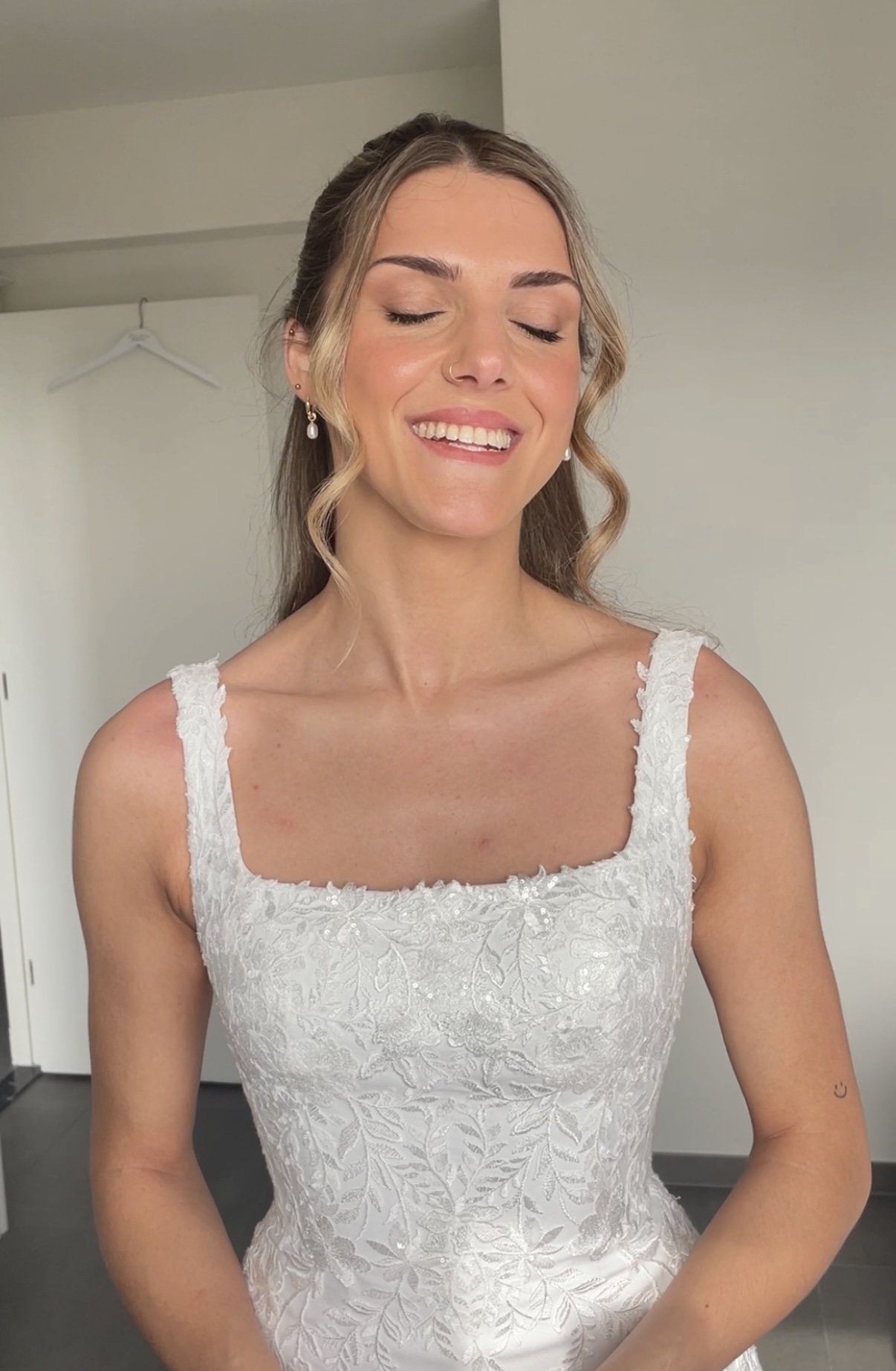 Bridal makeup tailored to an elegant wedding day