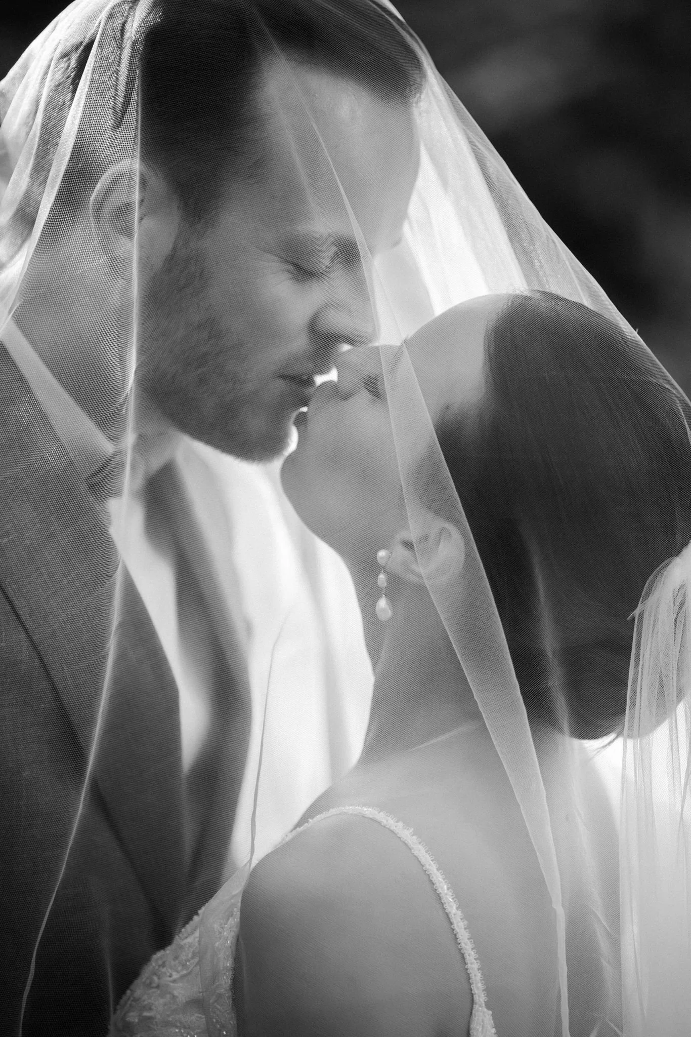 Verfijnde soft glam bruidsmake-up