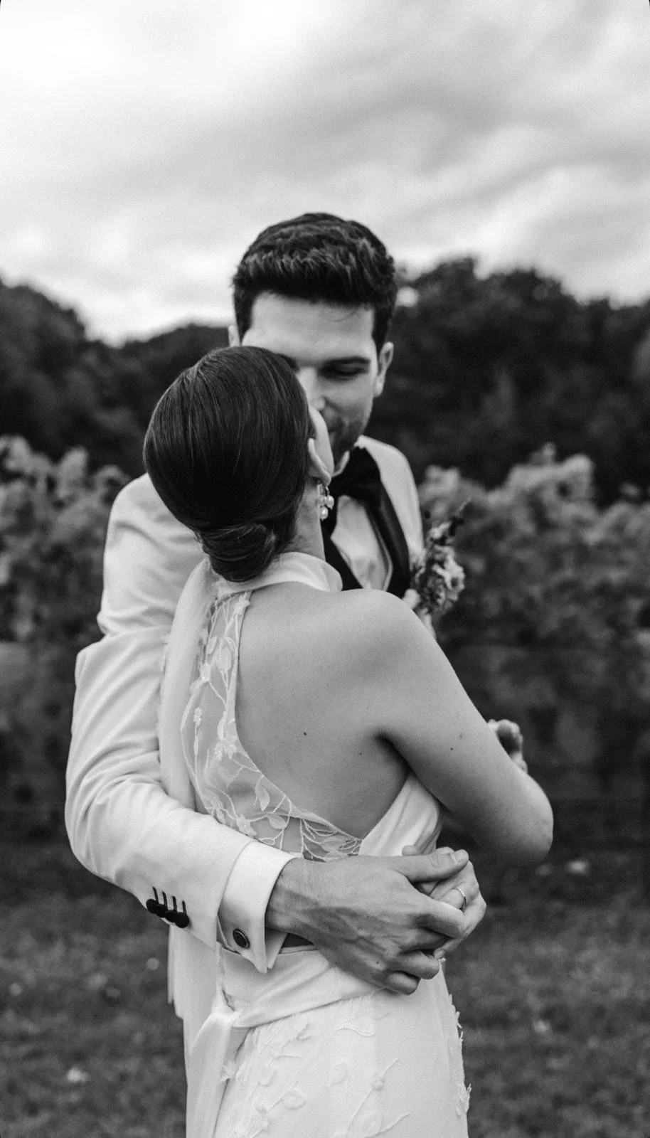 Luxe hairstyling voor een stijlvolle trouwdag