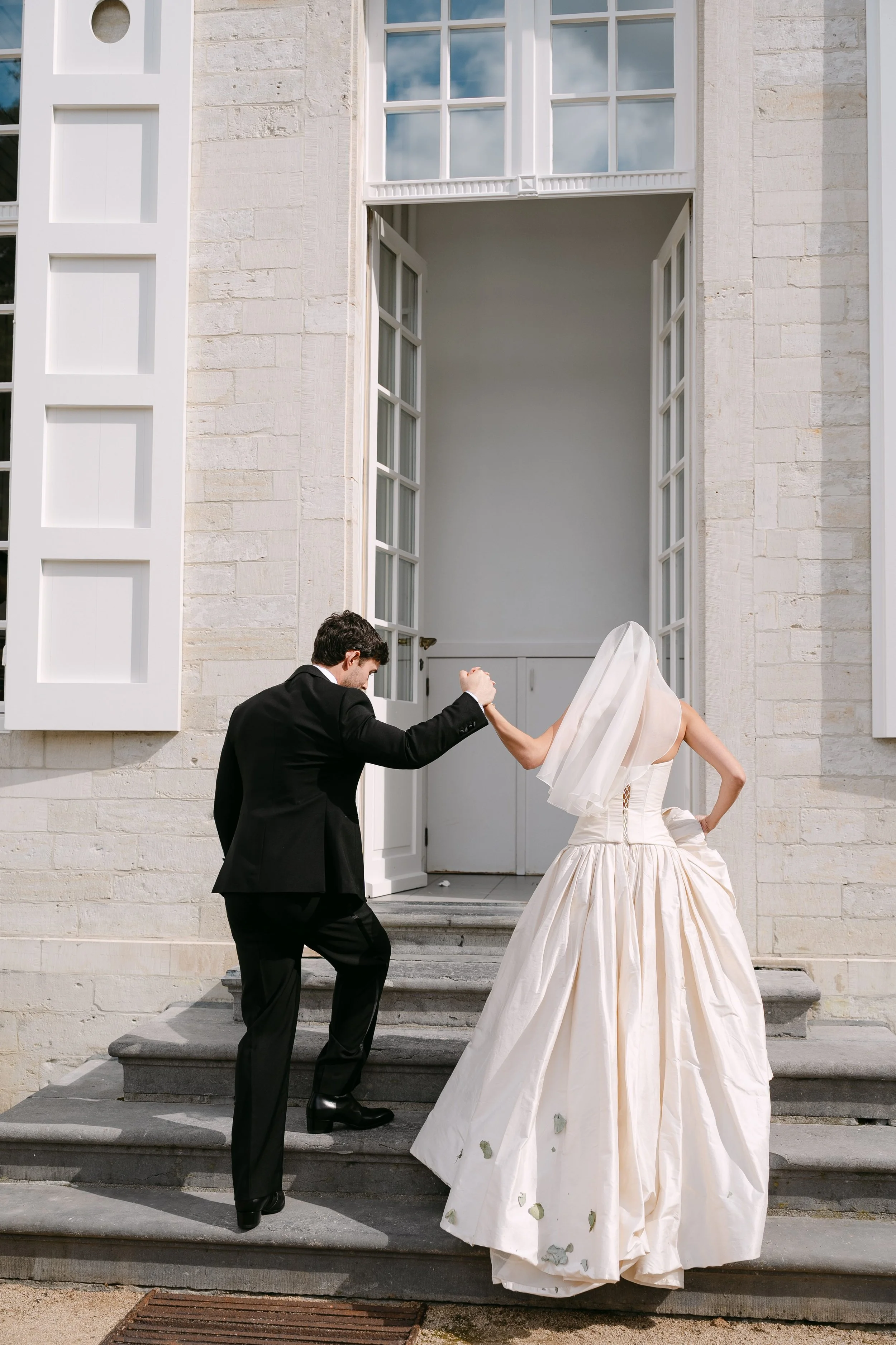 Verfijnde soft glam bruidsmake-up