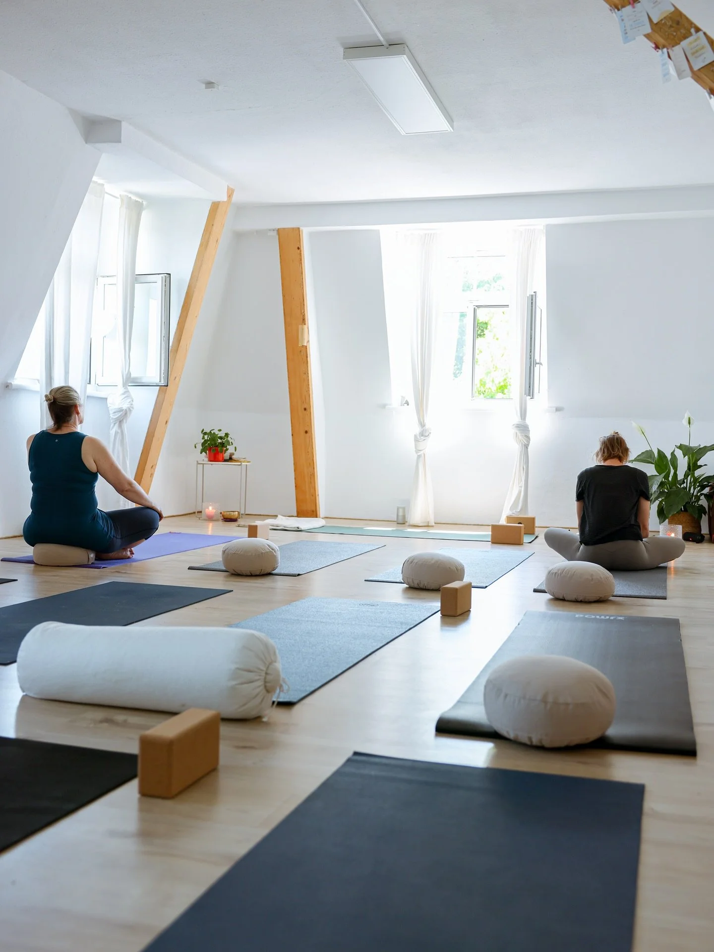 Hast du deine Matte diese Woche schon ausgerollt?

Dein Yoga Studio in Herzen von Rankweil
Yoga Vila 
Landammanngasse 18, 2. Stock

Yoga Stunden, Breathwork, Tanzstunden u.v.m
siehe LINK in Bio #linkinbio 

#yogavila #yogarankweil #yogastudio