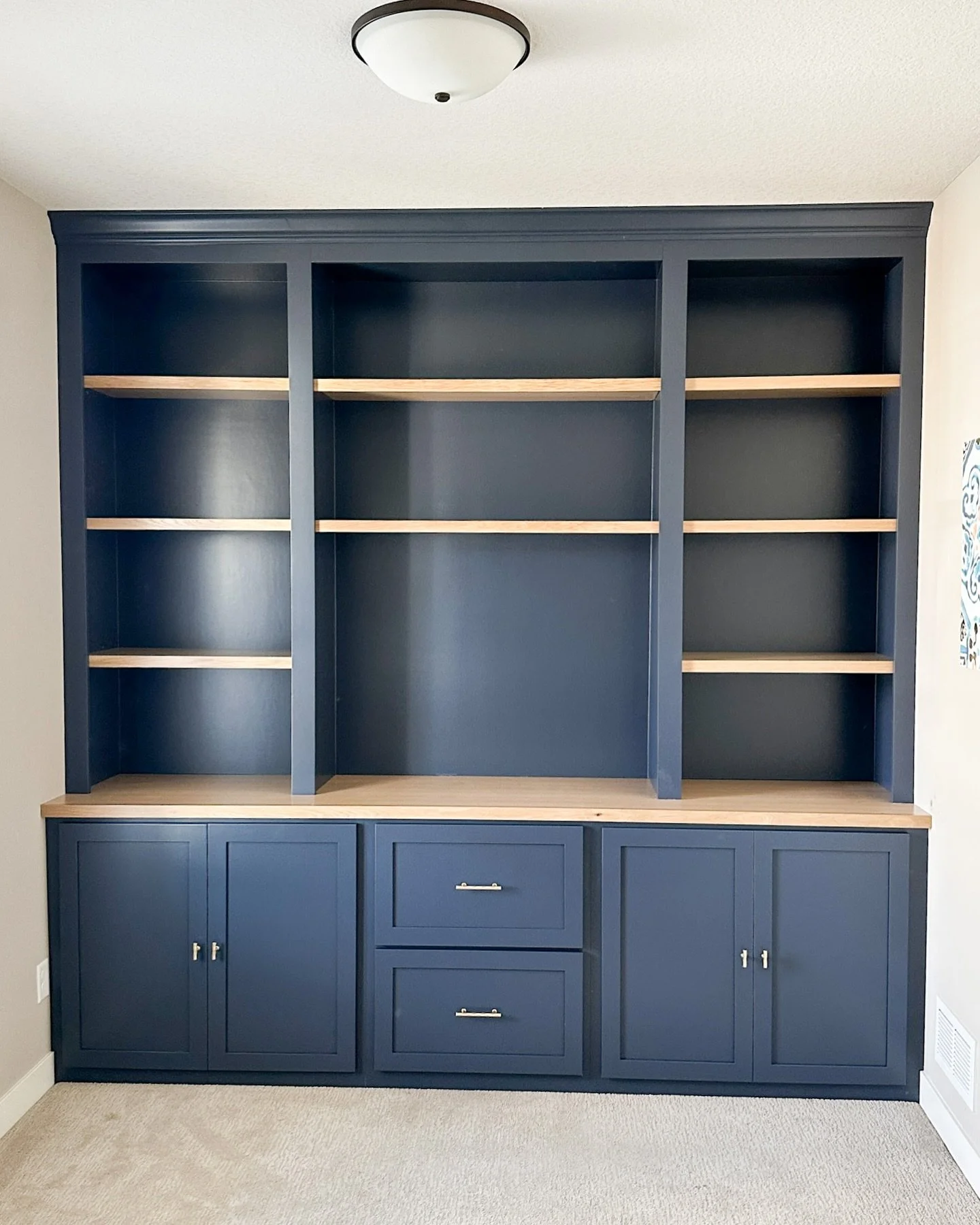 Love these custom built-in office cabinets. The dark blue adds a modern touch, while the white oak keeps it warm and inviting. Perfect for a functional workspace.

Paint Color: @benjaminmoore - Hale Navy