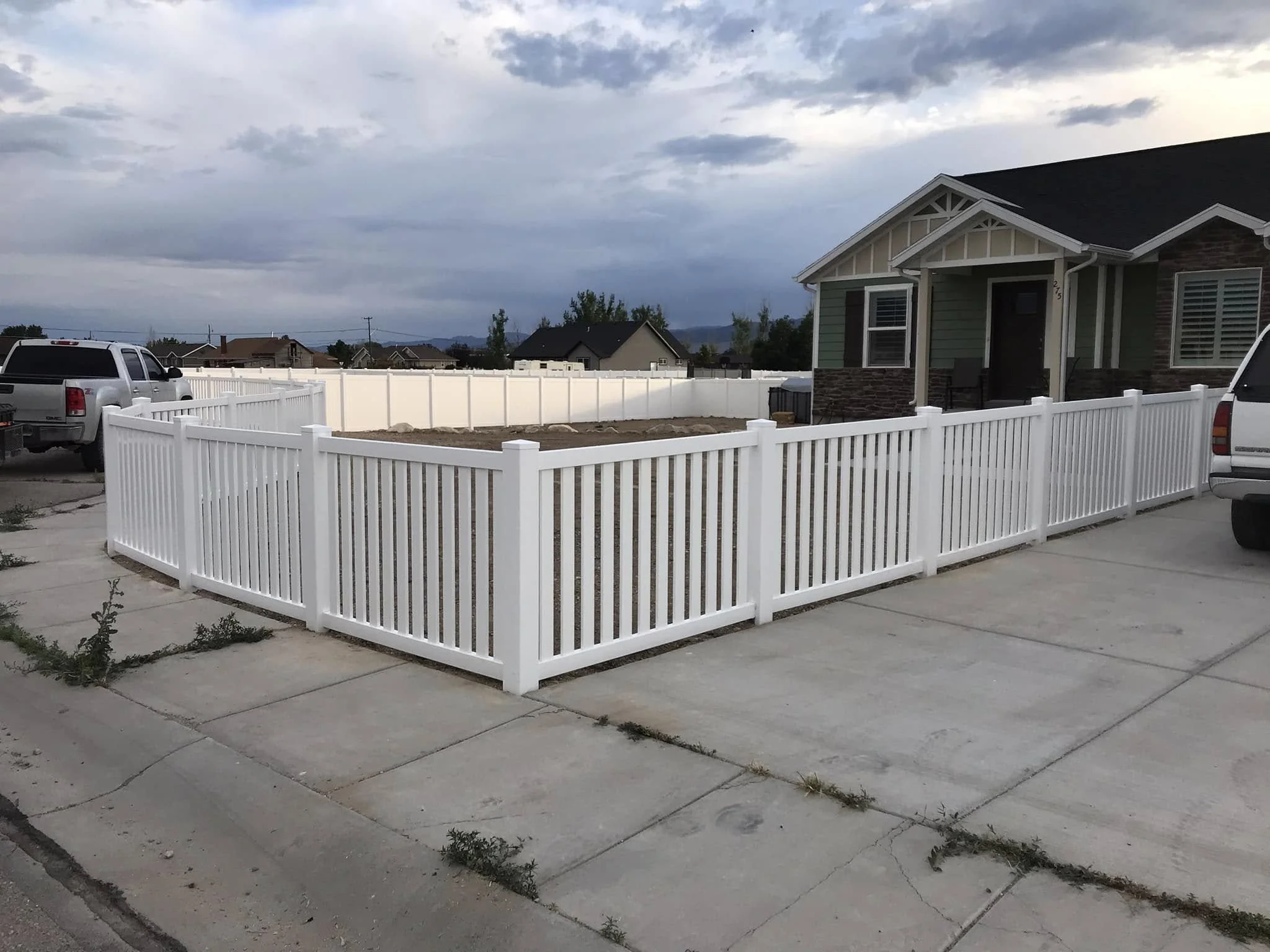 4' closed picket 2.jpg