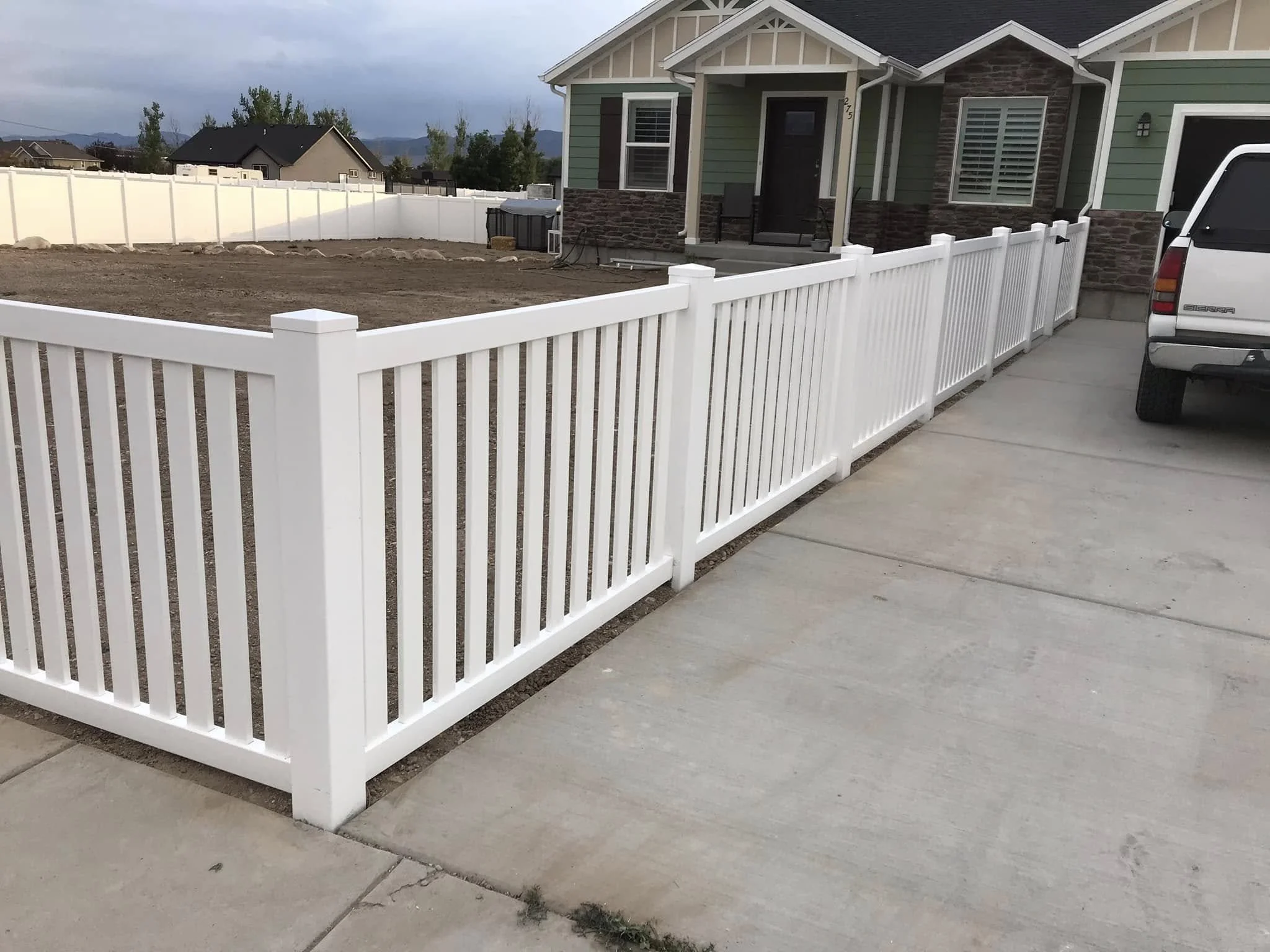 4' closed picket.jpg