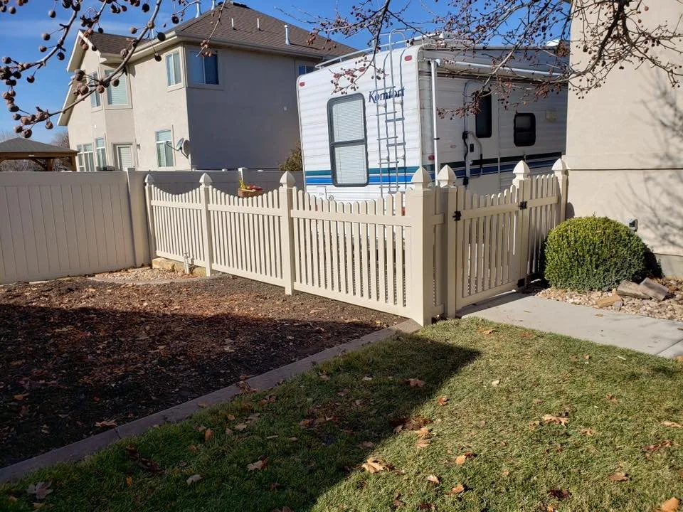 scalloped picket 1.jpg