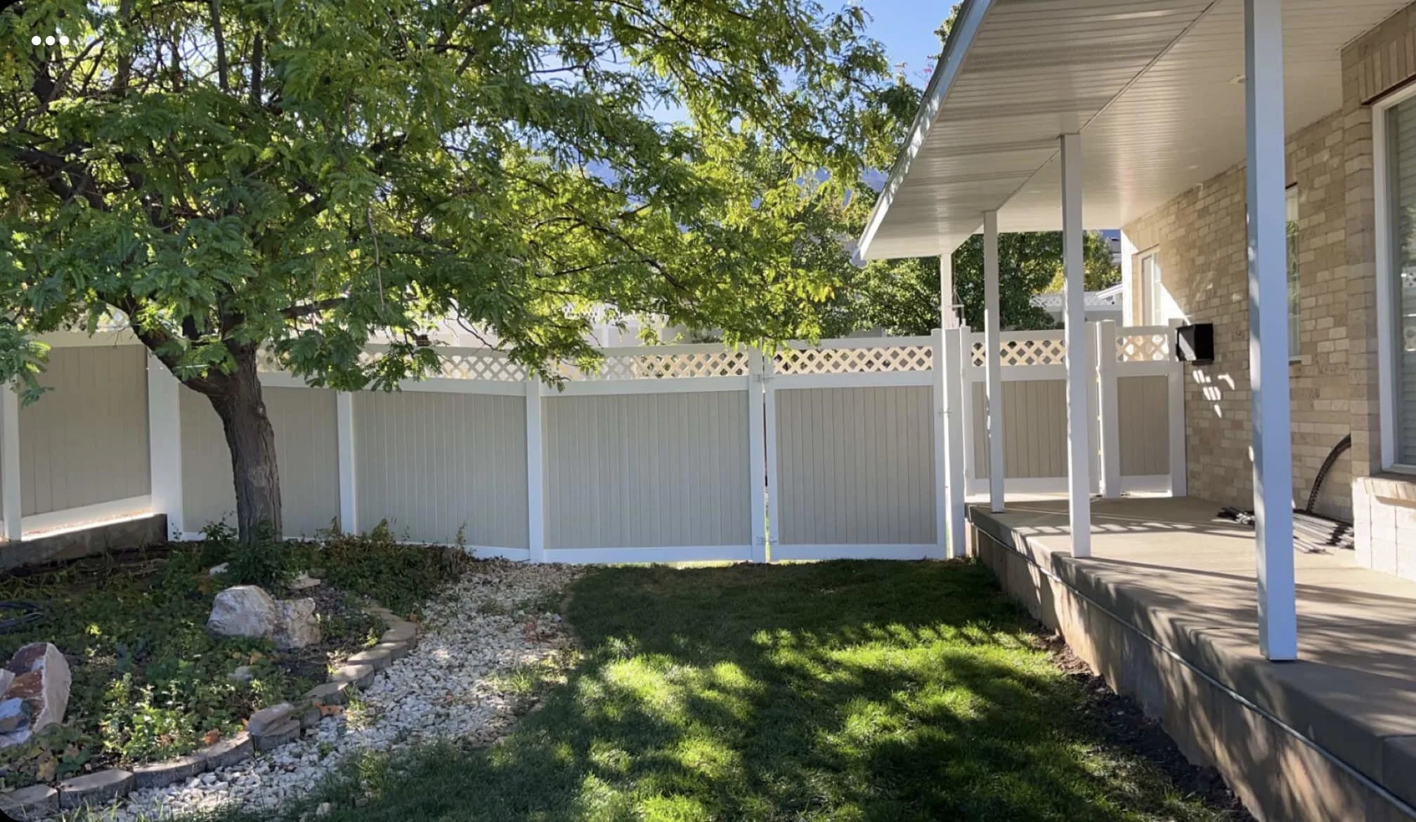 white frame sand slats lattice top