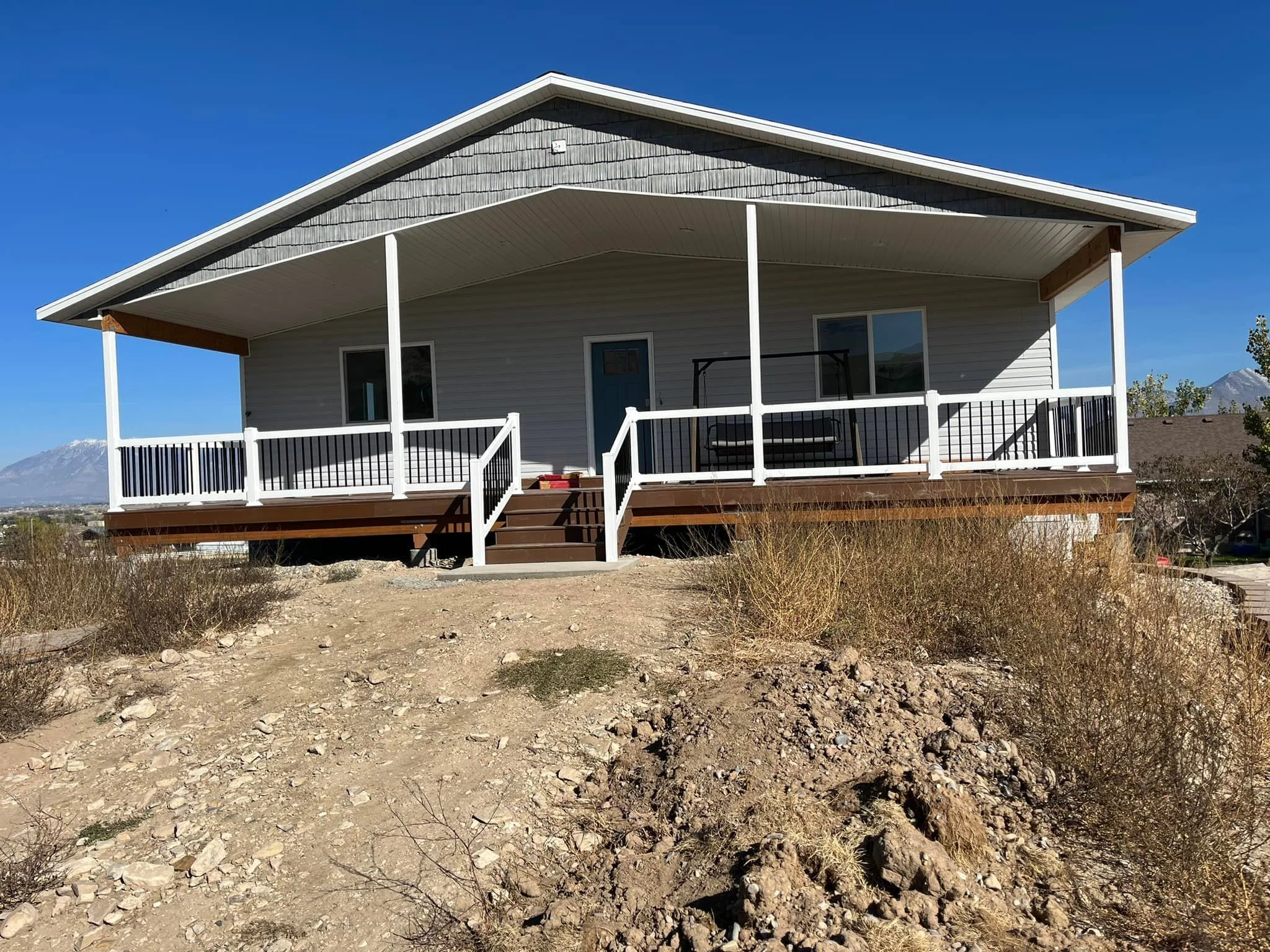 custom deck railing 1.jpg