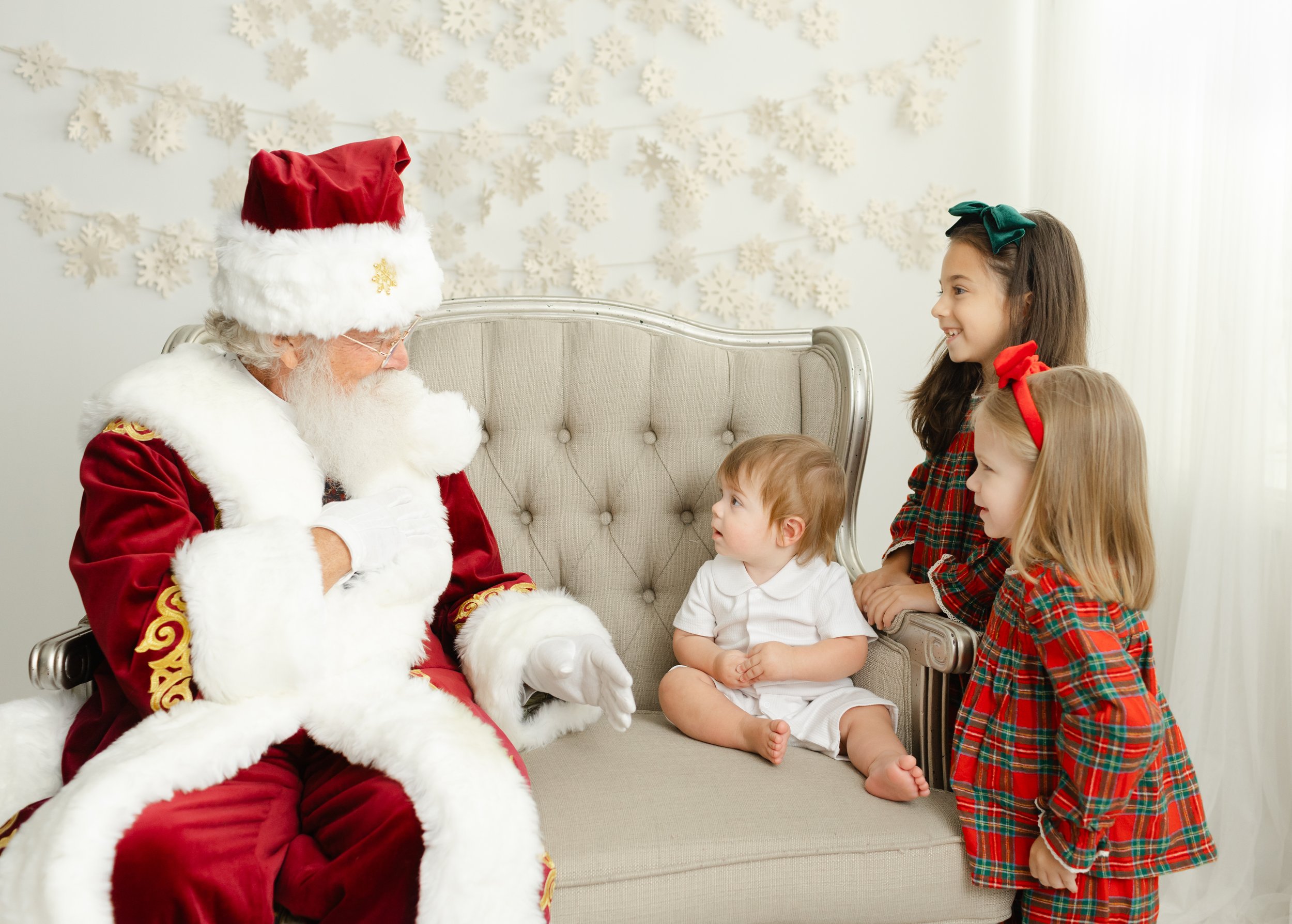 Santa talking with three siblings during a private Santa photo session near Lynchburg, Virginia