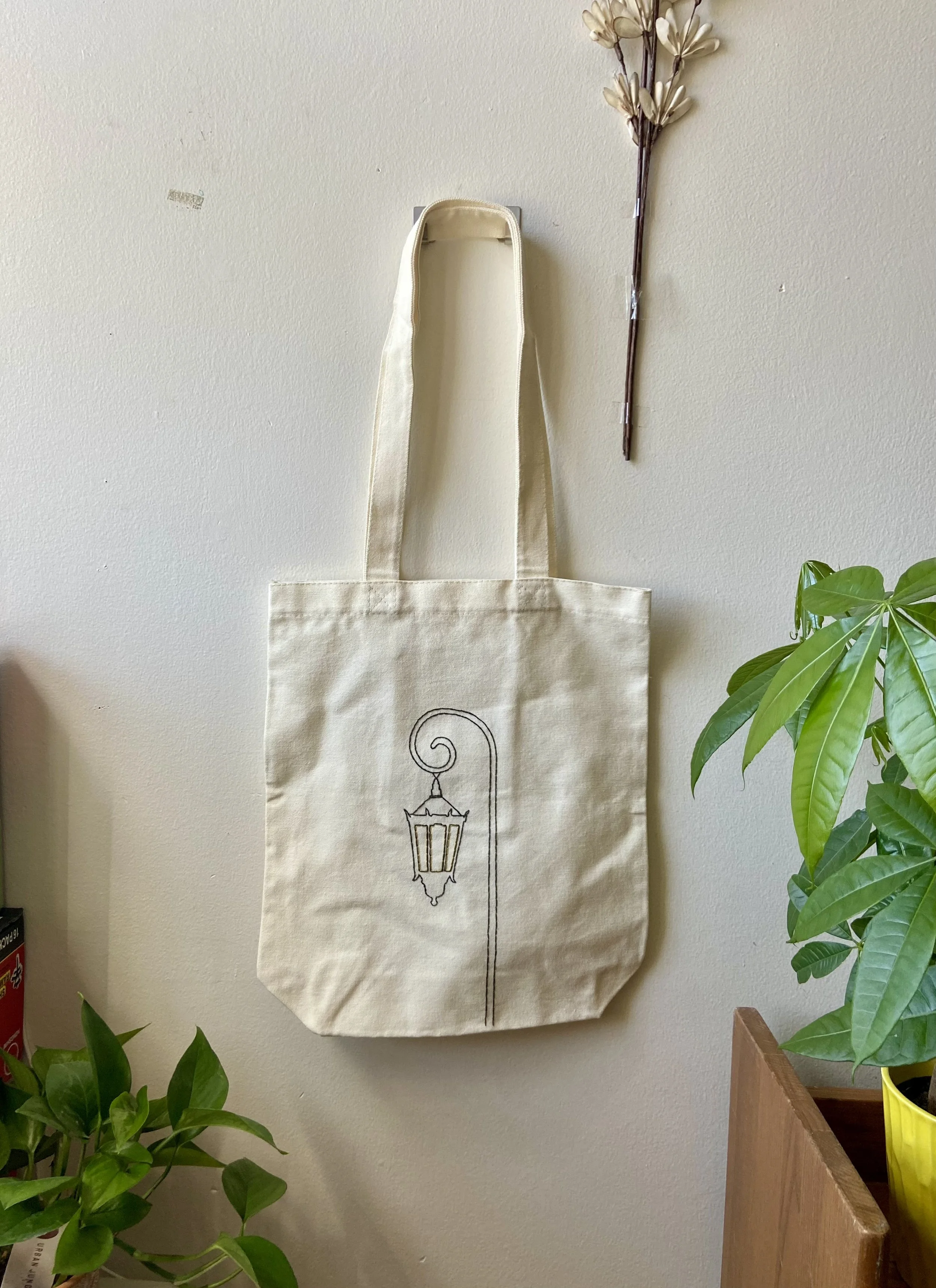 Wellesley College lamppost tote