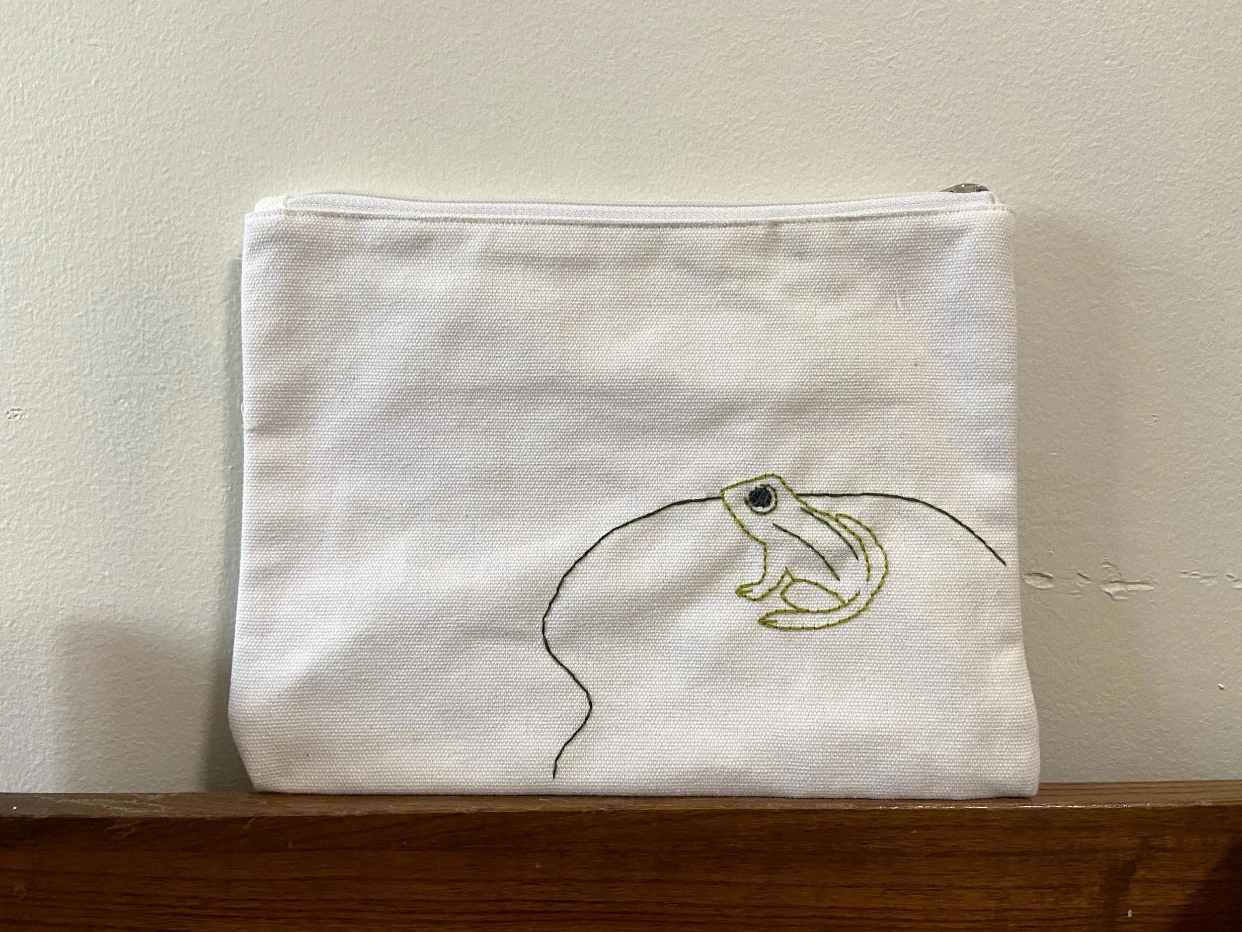 frog pouch.JPG
