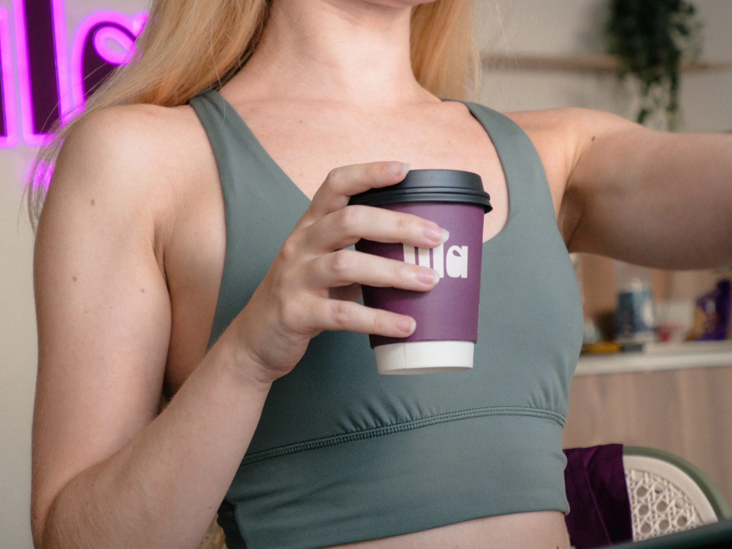 your daily cup (to go) of energy ✨💜

#lilaininsbruck #coffeetogo #innrain #innsbruck