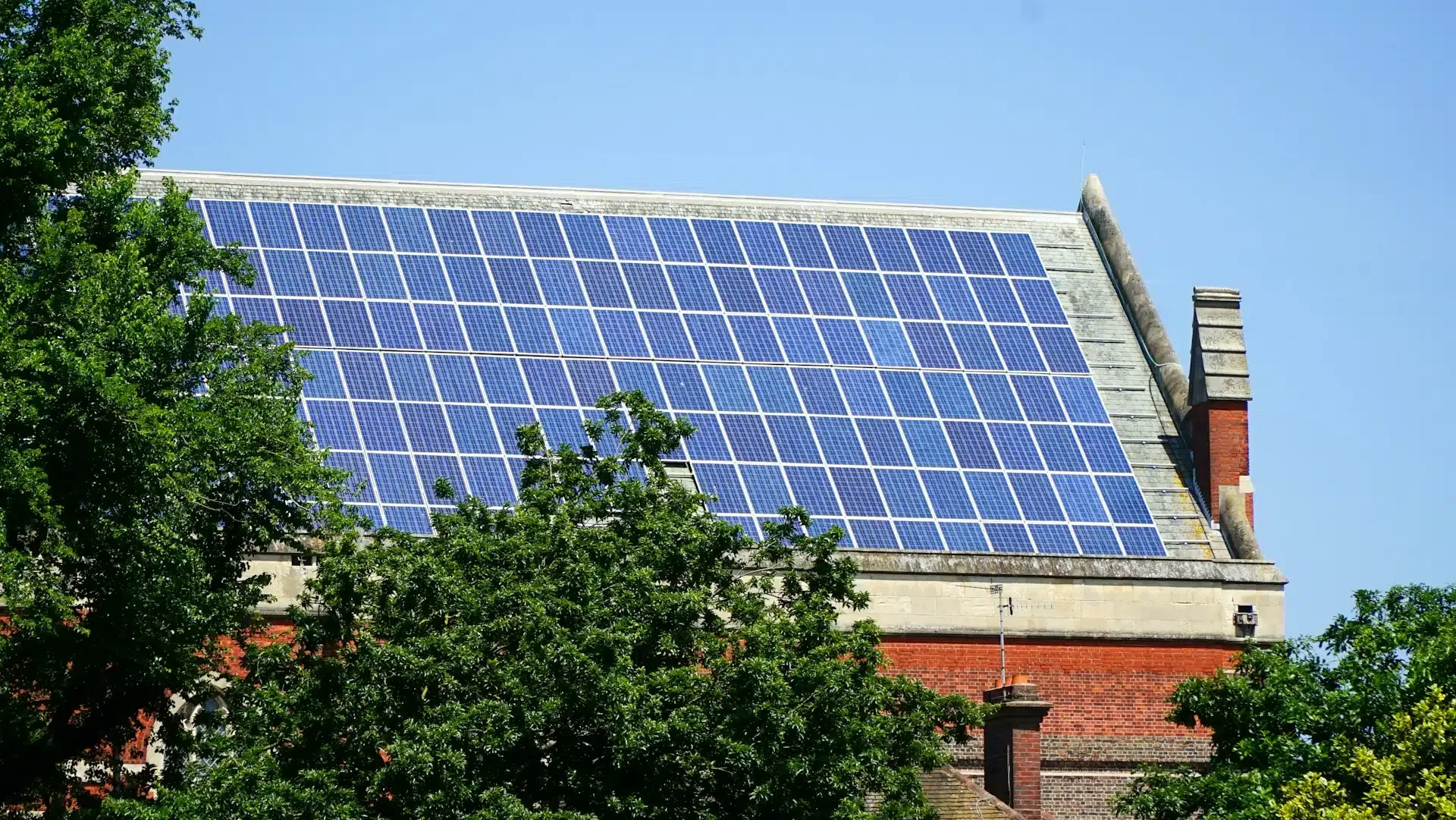 How Do Solar Panels Work? | An Easy-To-Follow Guide