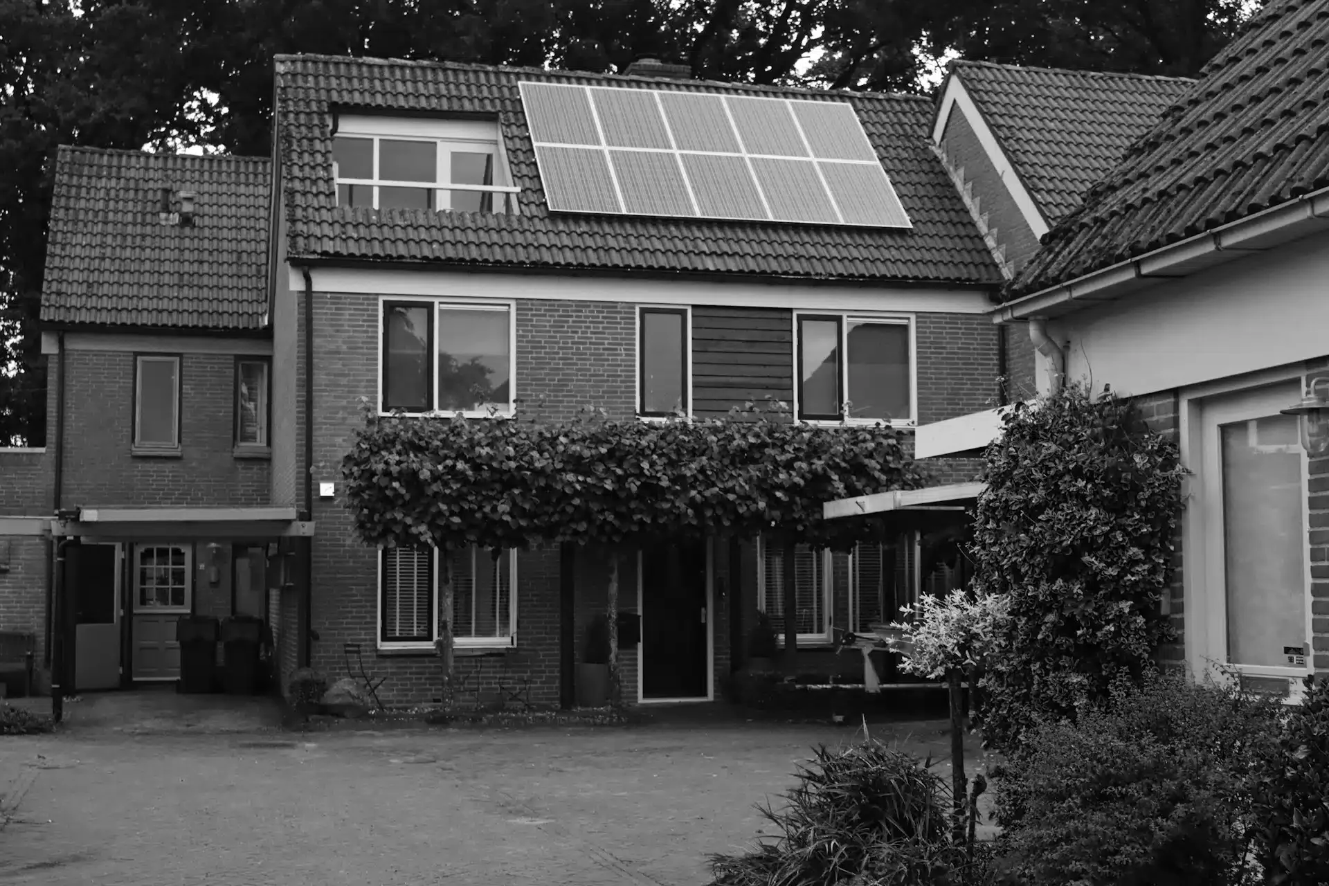 UK home with rooftop solar panels installed, illustrating residential solar system size and DNO grid connection limits