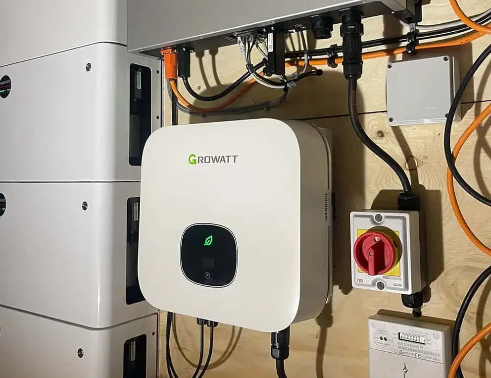 Growatt hybrid inverter connected to a residential solar battery storage system, helping homeowners store excess solar energy and reduce reliance on grid electricity.