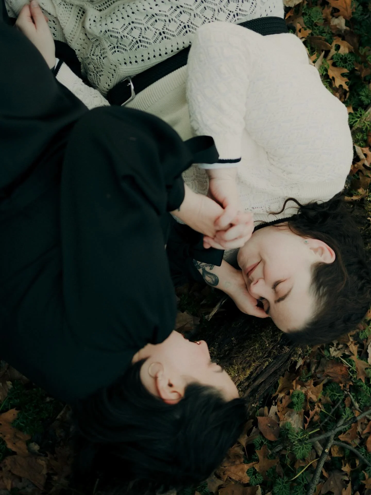 Just a couple of girls eloping in the woods 🥺

I loved this day so much.You&rsquo;d never know looking at photos of these two that it was one of the first really cold days this past fall. I love elopements so much. 

Here&rsquo;s a few reasons to el