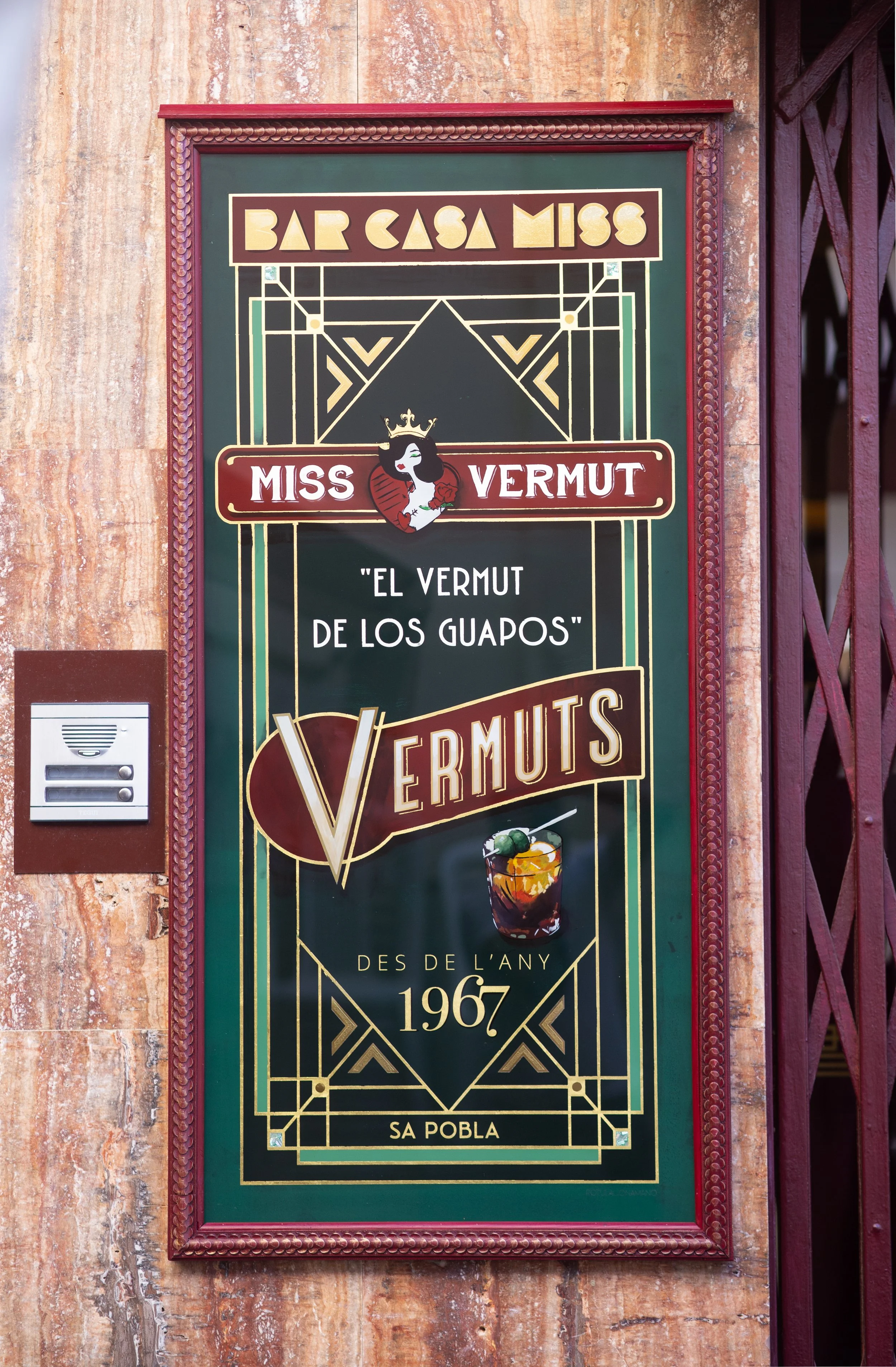 Casa miss rotulos oro y pintura (9).jpg