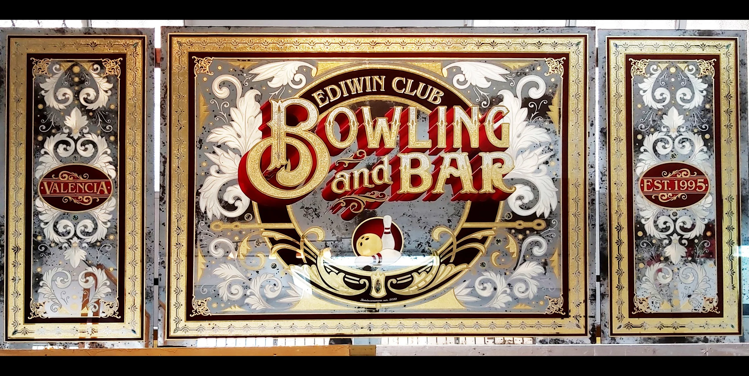 Edicom: Murales, azulejos y un espejo ornamentado para su espacio ediwin