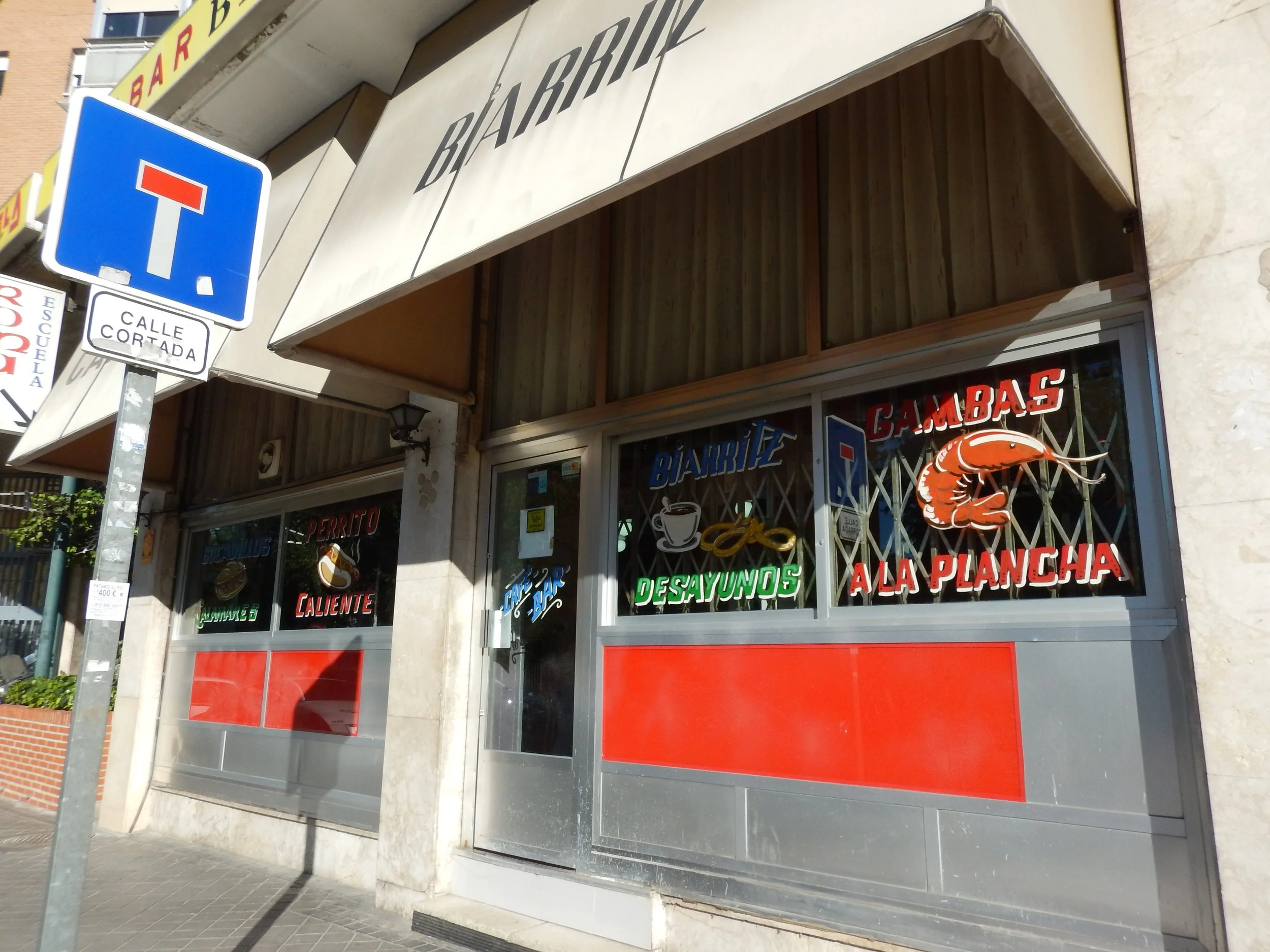 rotulacion clasica ventana bar a pincel rotulacion a mano.JPG