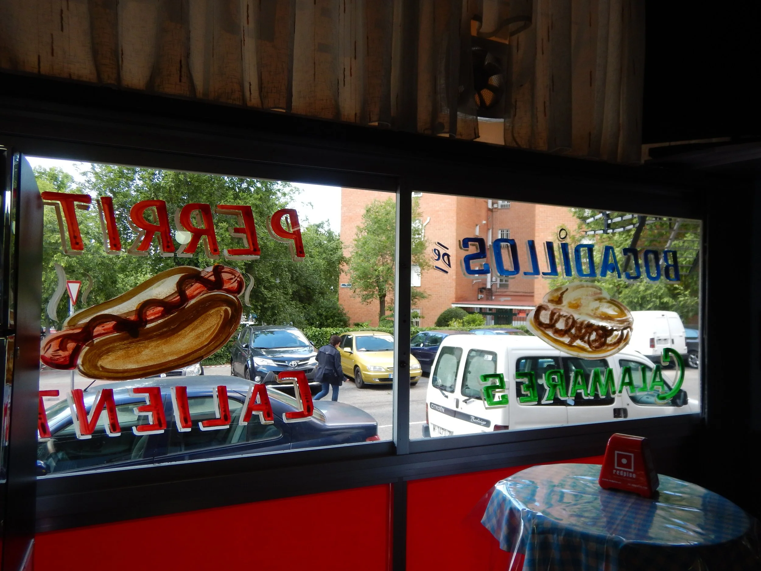 rotulacion clasica ventana bar a pincel rotulacion a mano.JPG