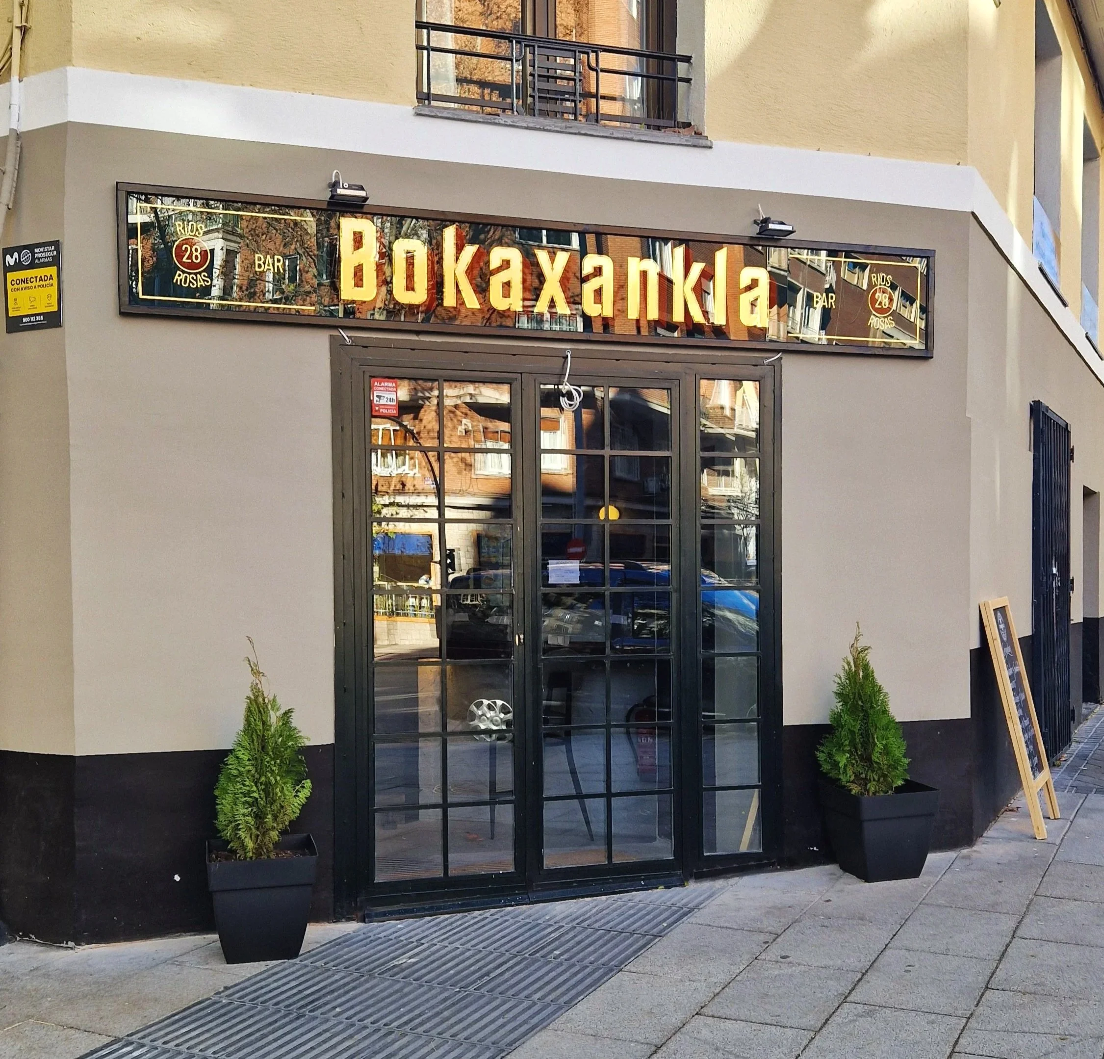 Bokaxankla: Rotulos en vidrio dorado