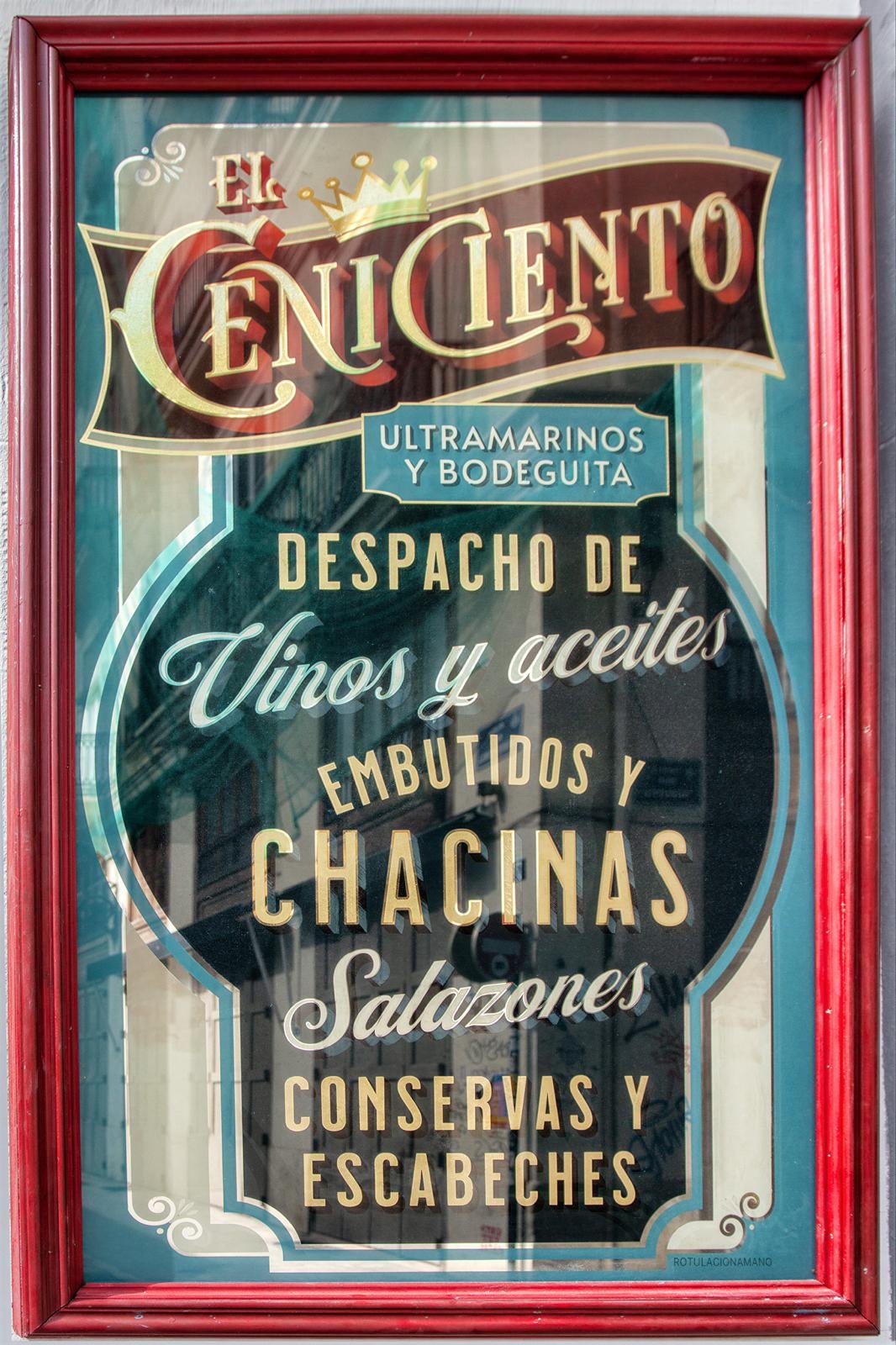 Cartel tradicional en vidrio con pan de oro y pintura para El ceniciento en valencia