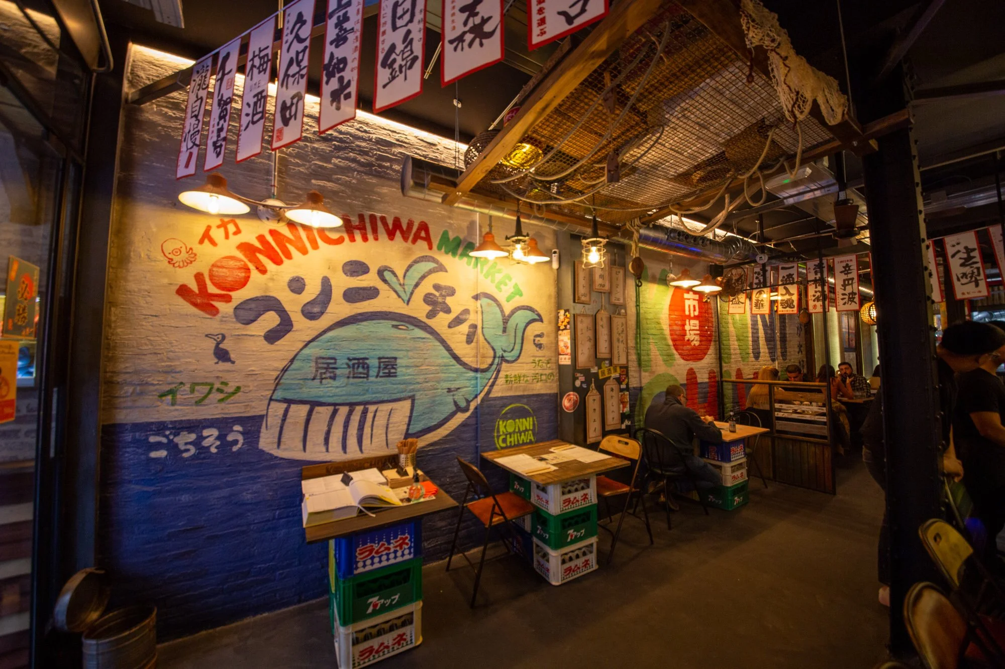 Murales pintados en el interior de un restaurante japones en Madrid por Rotulacion a mano