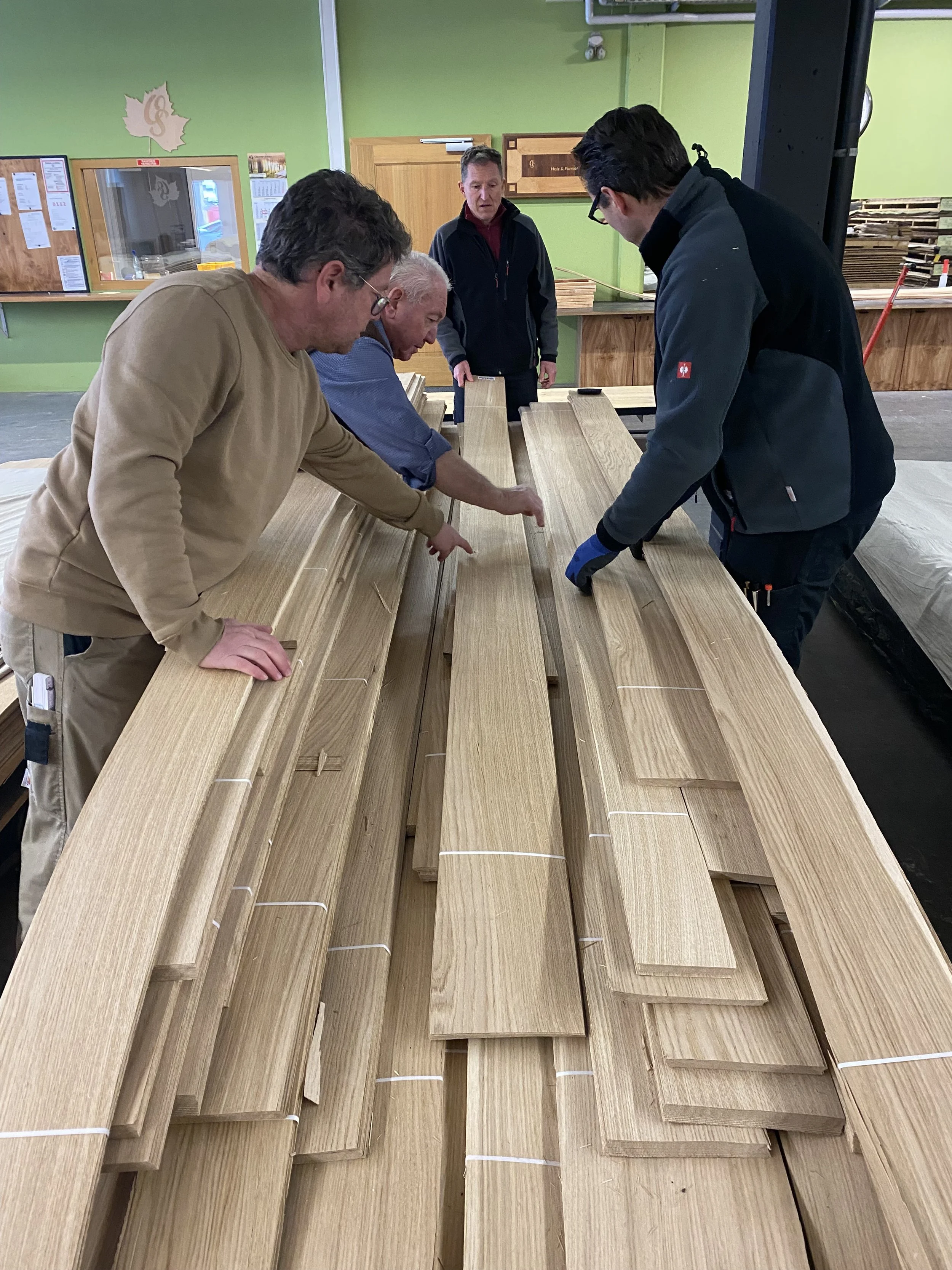 Auswahl der Furniere für die Holzfronten