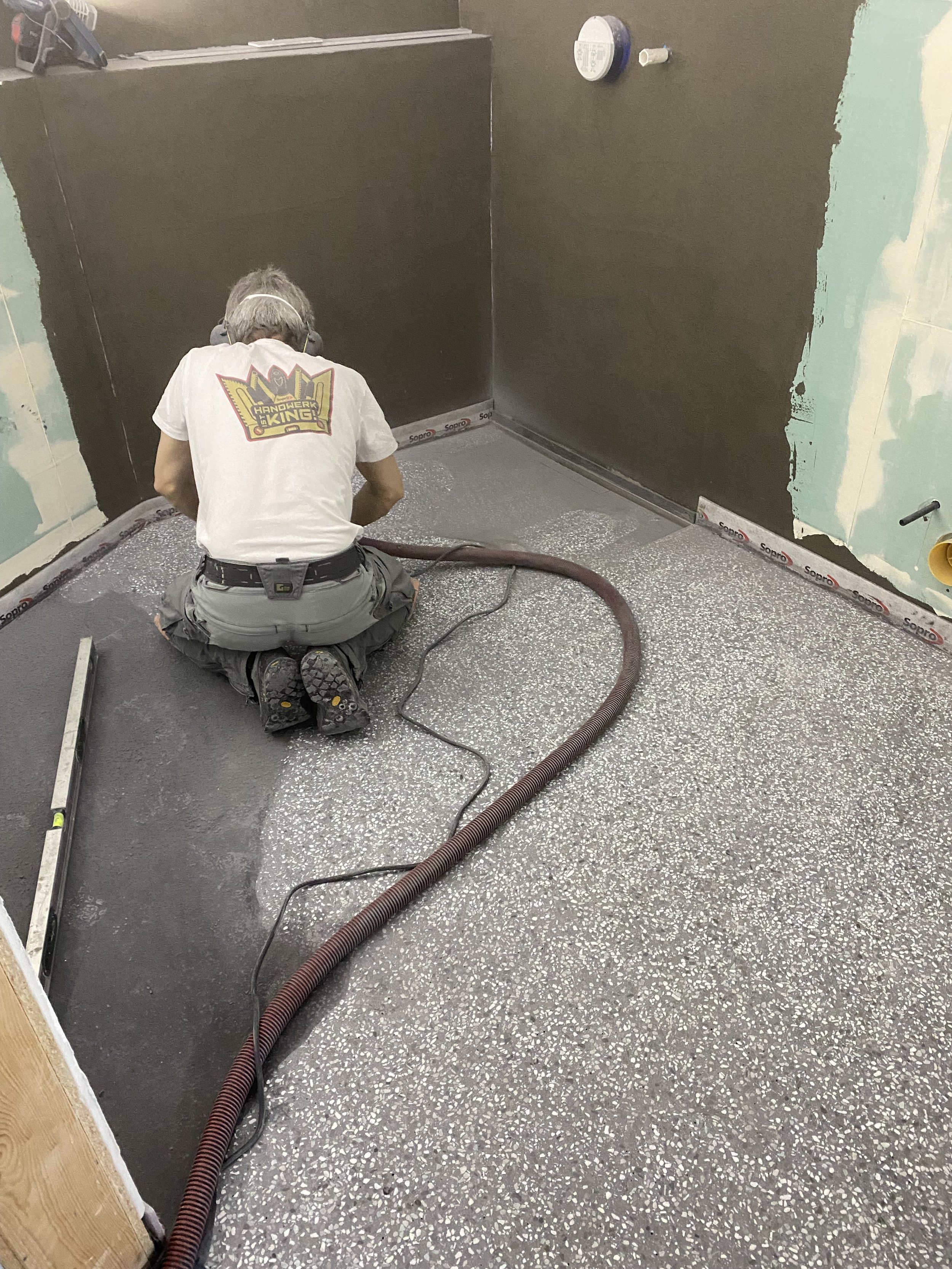 Via Terrazzo, Schleifen des Bodens 