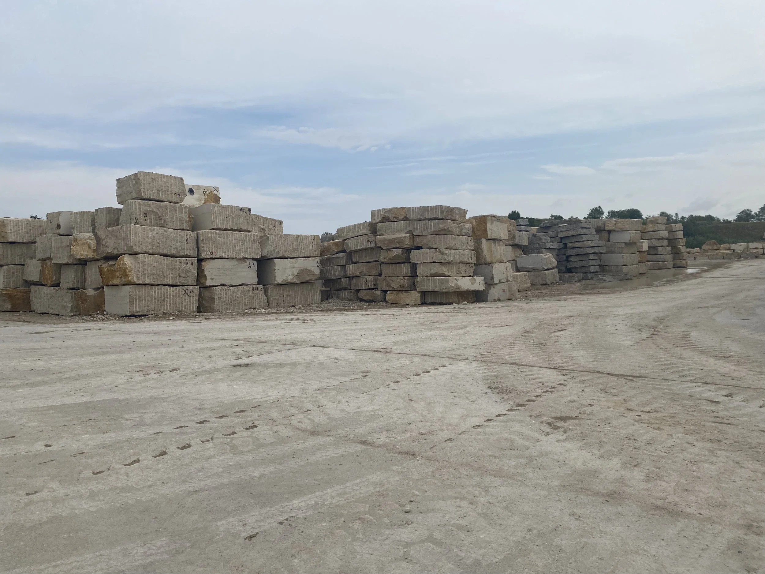 Dietfurter Kalkstein, Jura Kalkstein beige, sandgestrahlt und leicht überbürstet