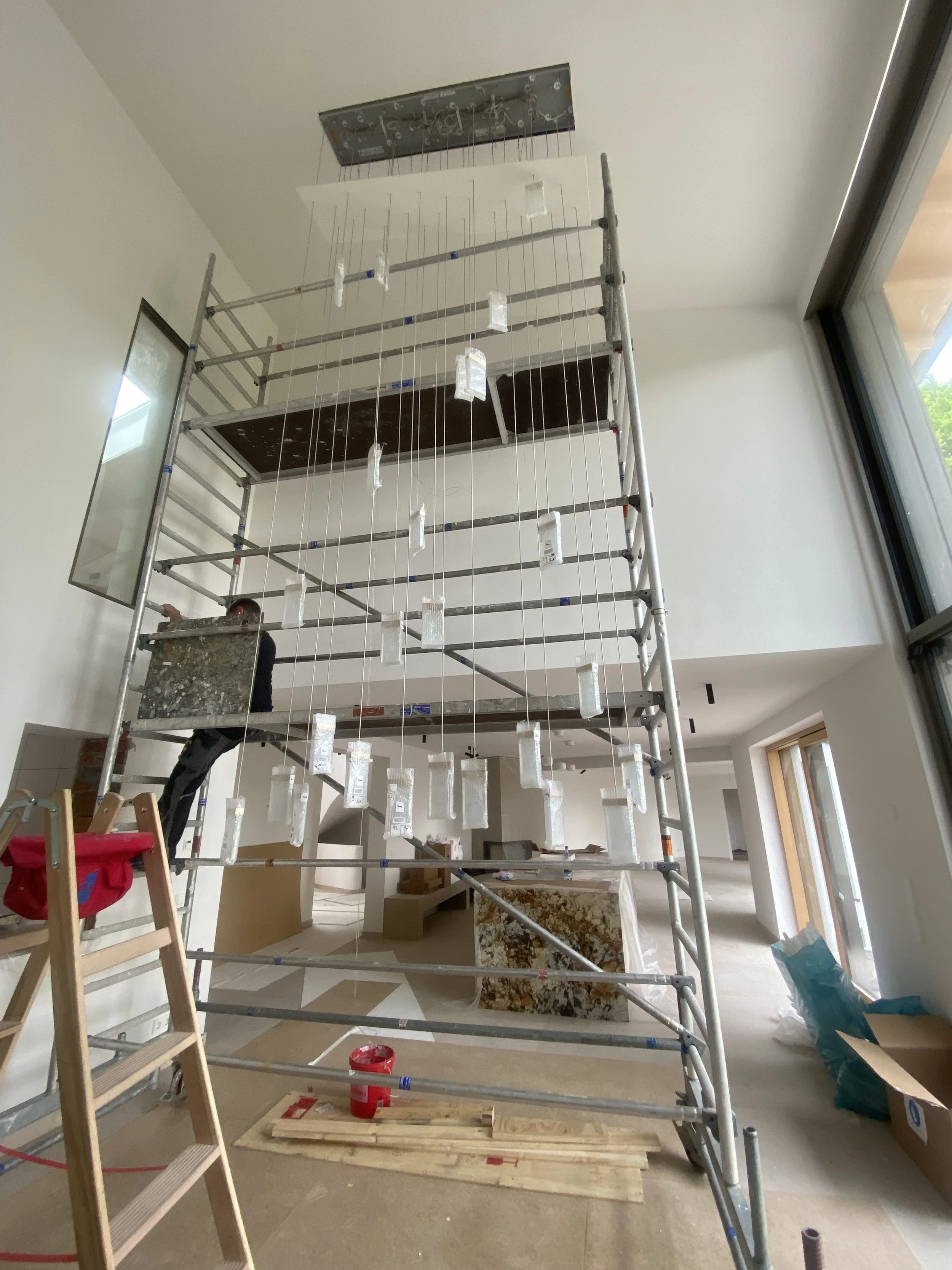 Montage der Pendelleuchte Massifcentral