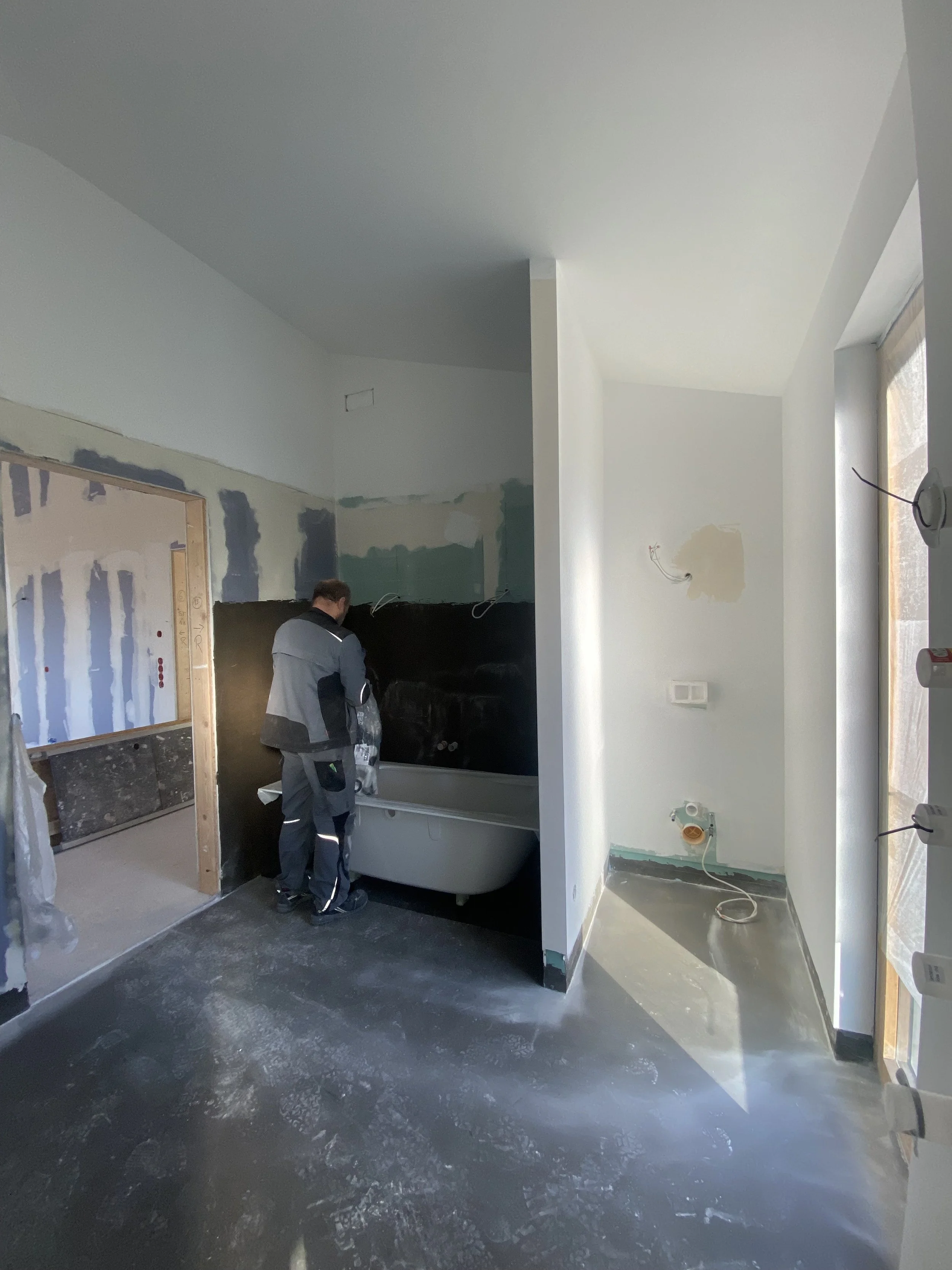 Montage der Villeroy&Boch Badewanne durch Haustechnik Oberland