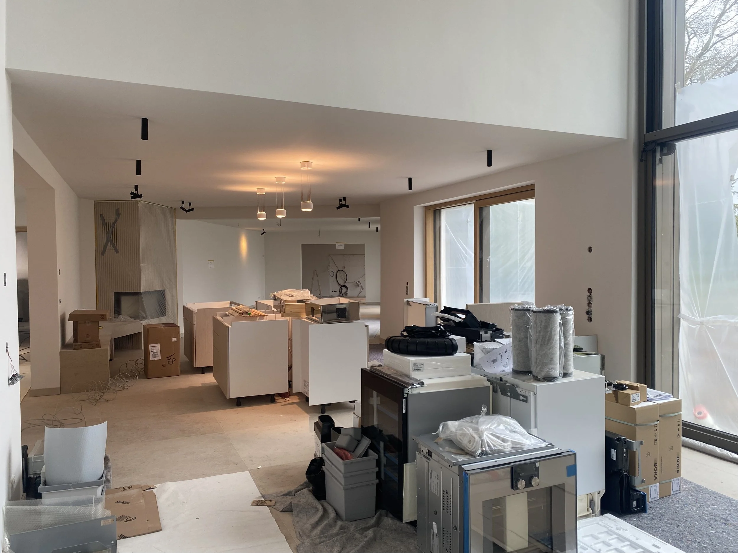 Montage des Küchenblocks (Siematic) und einer Steinplatte Patagonia von der Firma Marmorcenter