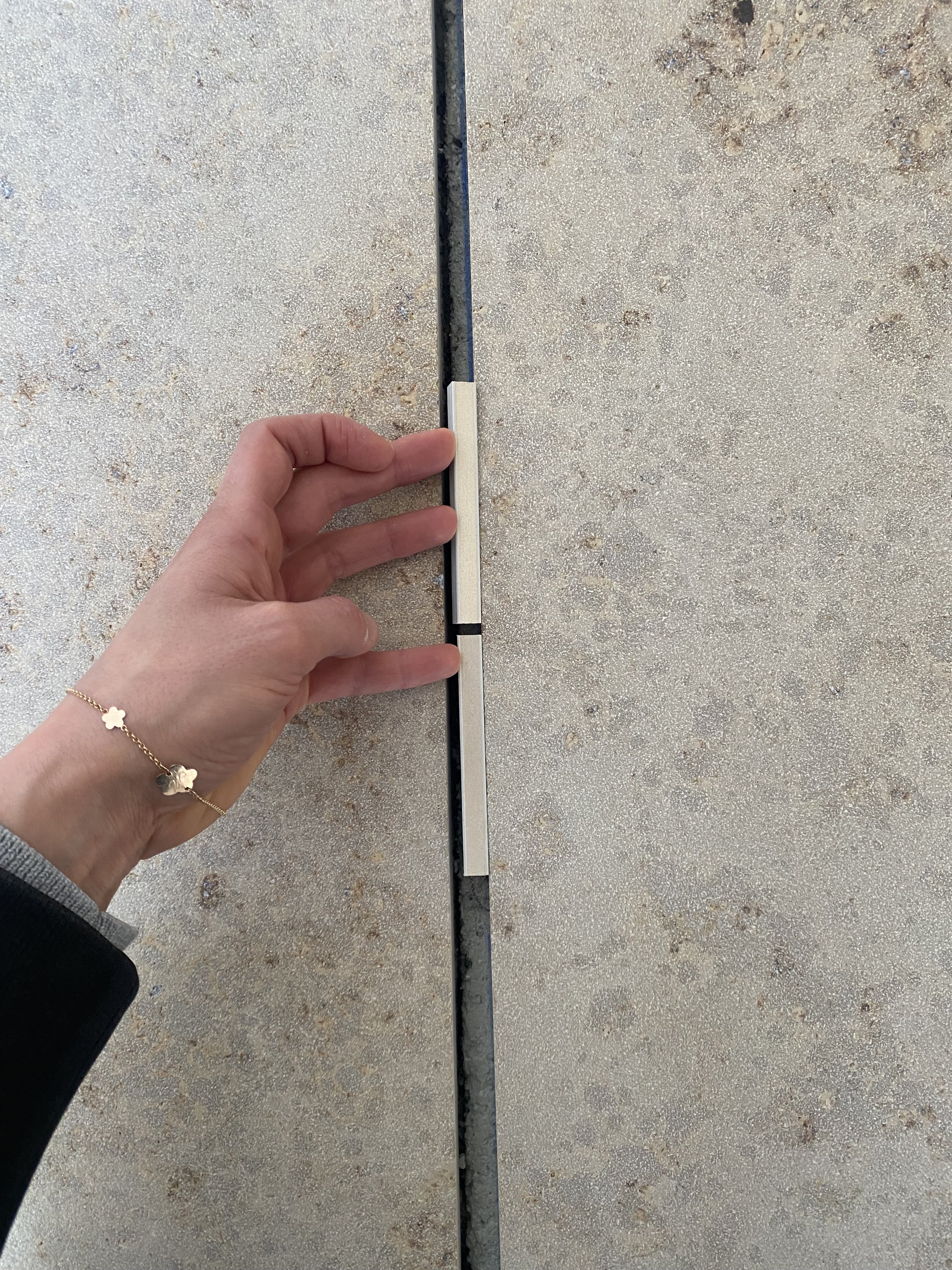 Auswahl der Fugenfarbe für den Juar Kalkstein