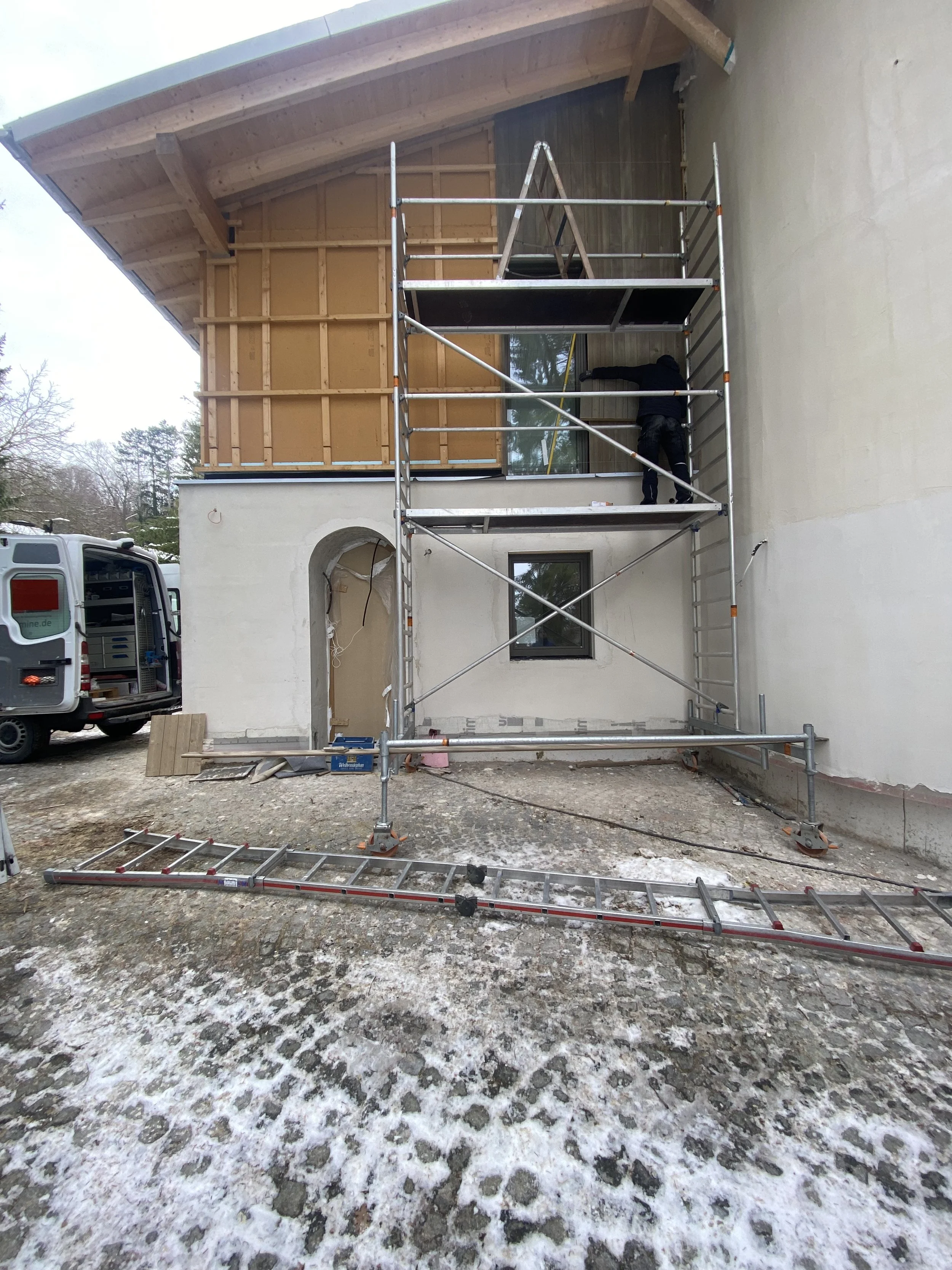 Holzfassade Weißtanne vorvergraut, vertikale Fassadenverschalung